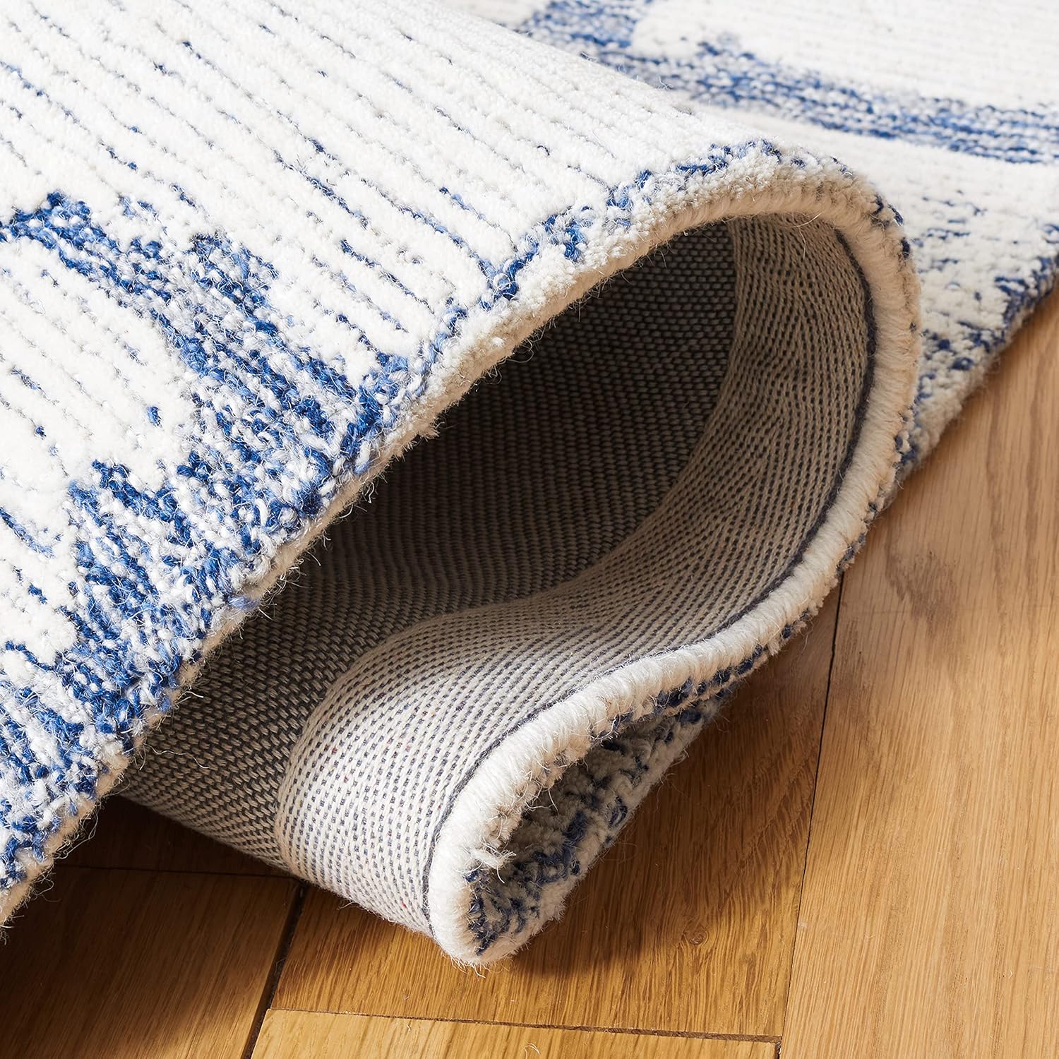 Handmade Blue and Ivory Wool Tufted 4' x 6' Rug