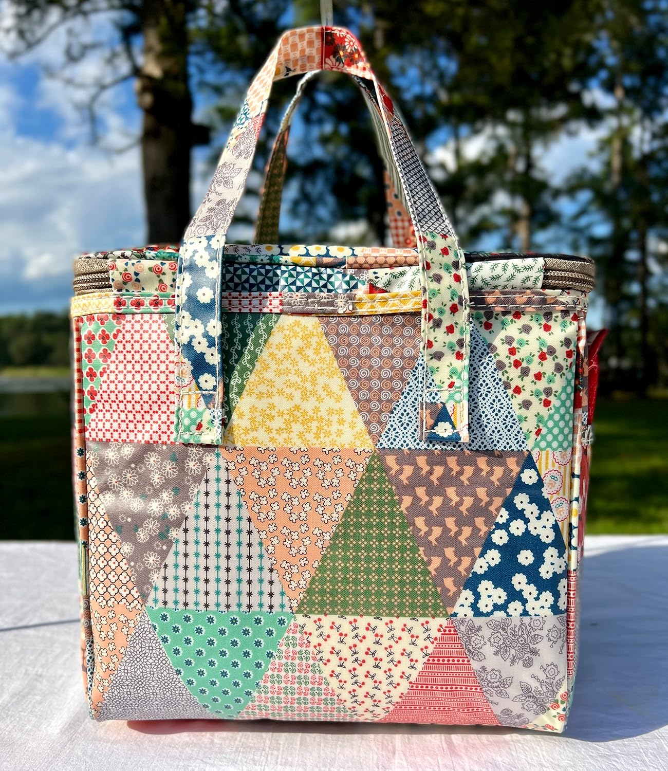 Kwang Min Floral Insulated Lunch Bag for Women,Reusable Lunch Box,Large Cooler for Office,Picnic Outdoors,Premium Quality Waterproof Fabric,Ideal Gift for Outdoors and work (Patchwork) - Image 6