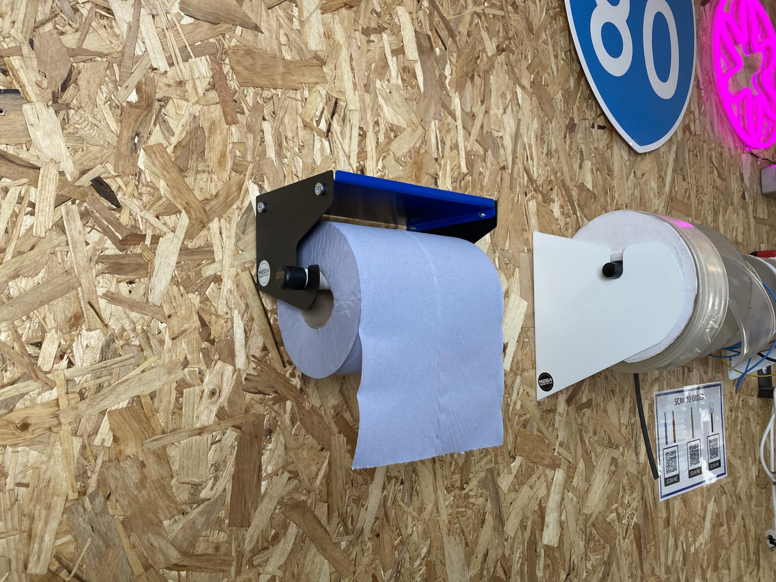 Distributeur de rouleaux de serviettes bleu monté au mur, support de rouleau bleu avec étagère de rangement, distributeur et support industriel de serviettes en papier, idéal pour bureau