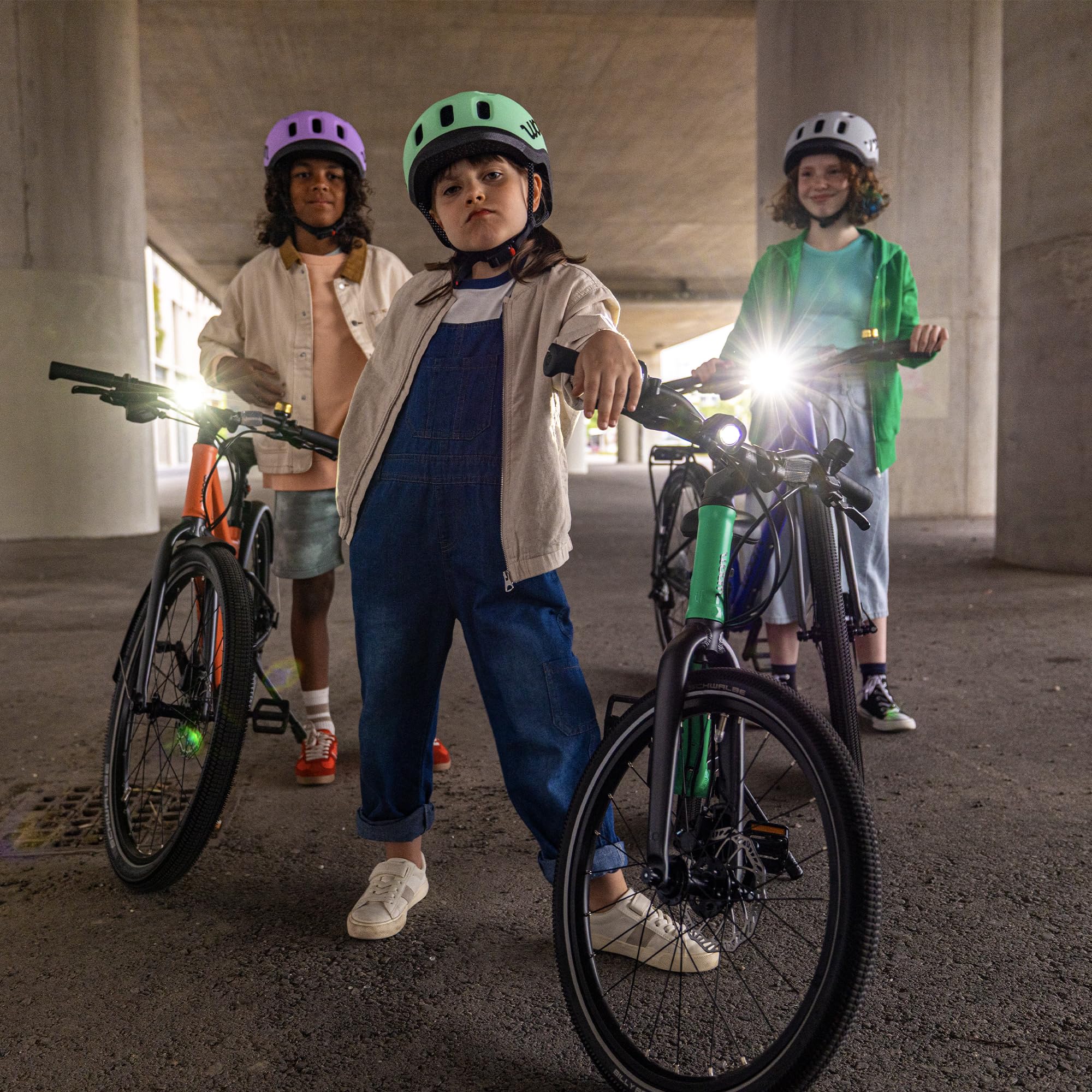 woom Beam Fahrradlicht Set Kinder - Wiederaufladbares LED Fahrrad Licht - Fahrradlicht Batterie - Leichtes, wetterfestes Fahrrad Licht für Kinder - Fahrradbeleuchtung Set
