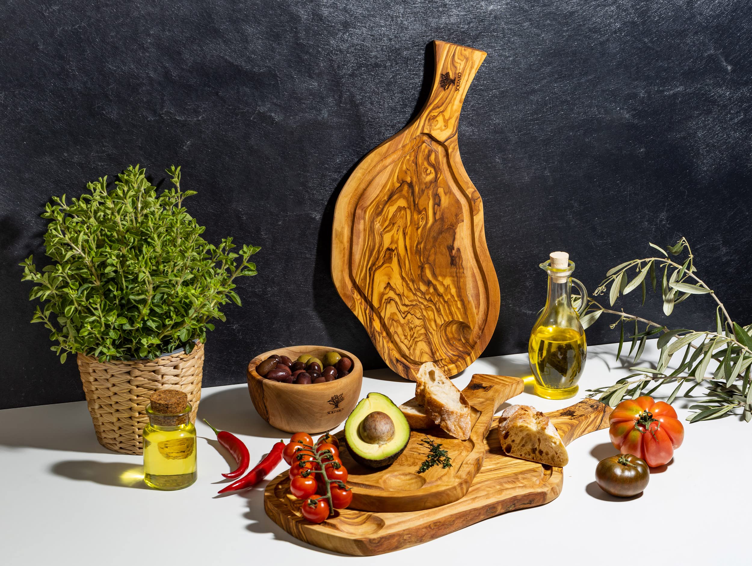 SOLTAKO Olivenholz Steakbrett mit Saftrille 3er Set (35/40/45cm) Schneidebretter aus Oliven Holz mit Griff