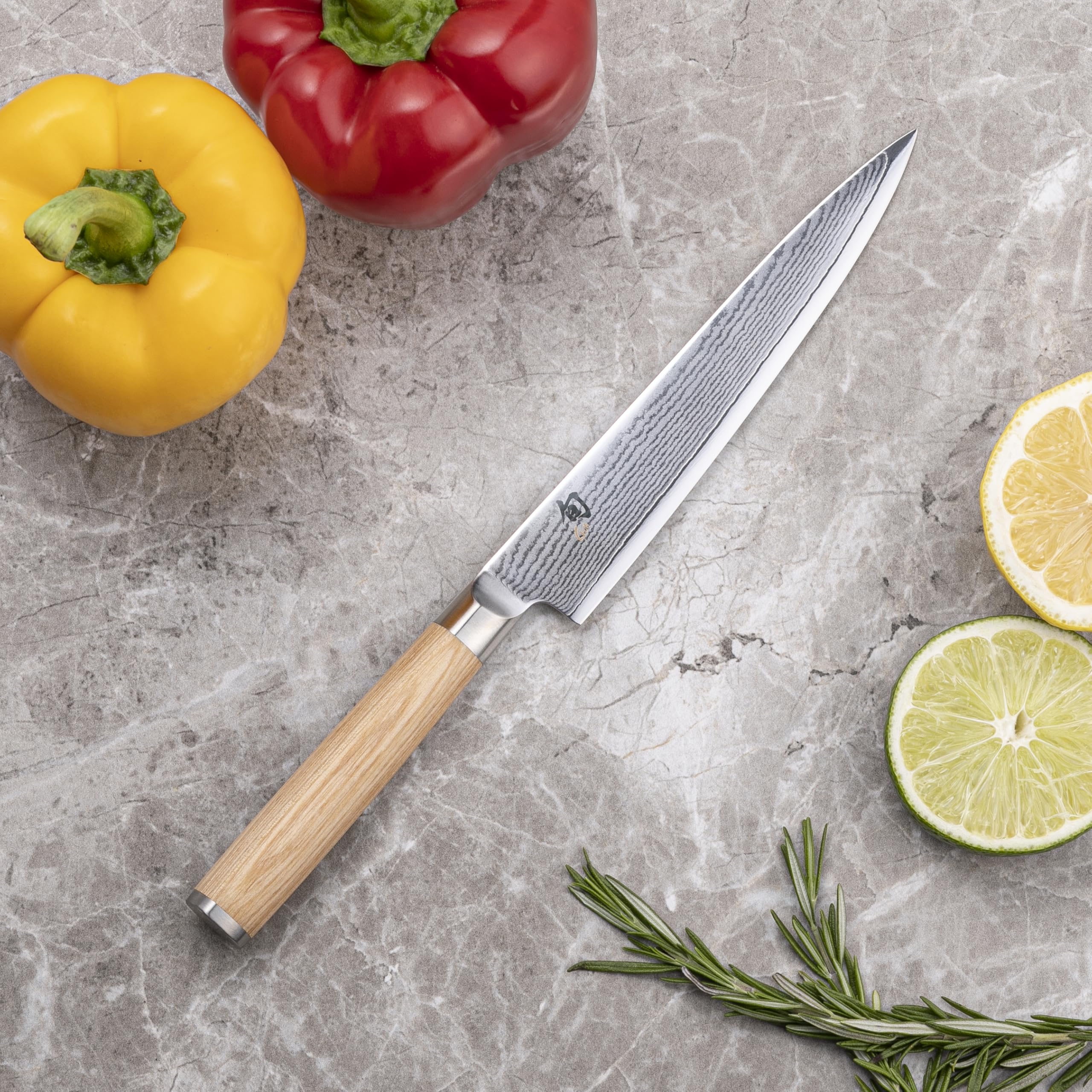 KAI Shun Classic White cuchillo japonés multiusos 15 cm de longitud de hoja - cuchillo de Damasco 32 capas núcleo VG MAX - 61 HRC - mango de madera Pakka -pequeño cuchillo de cocina forjado estrecho