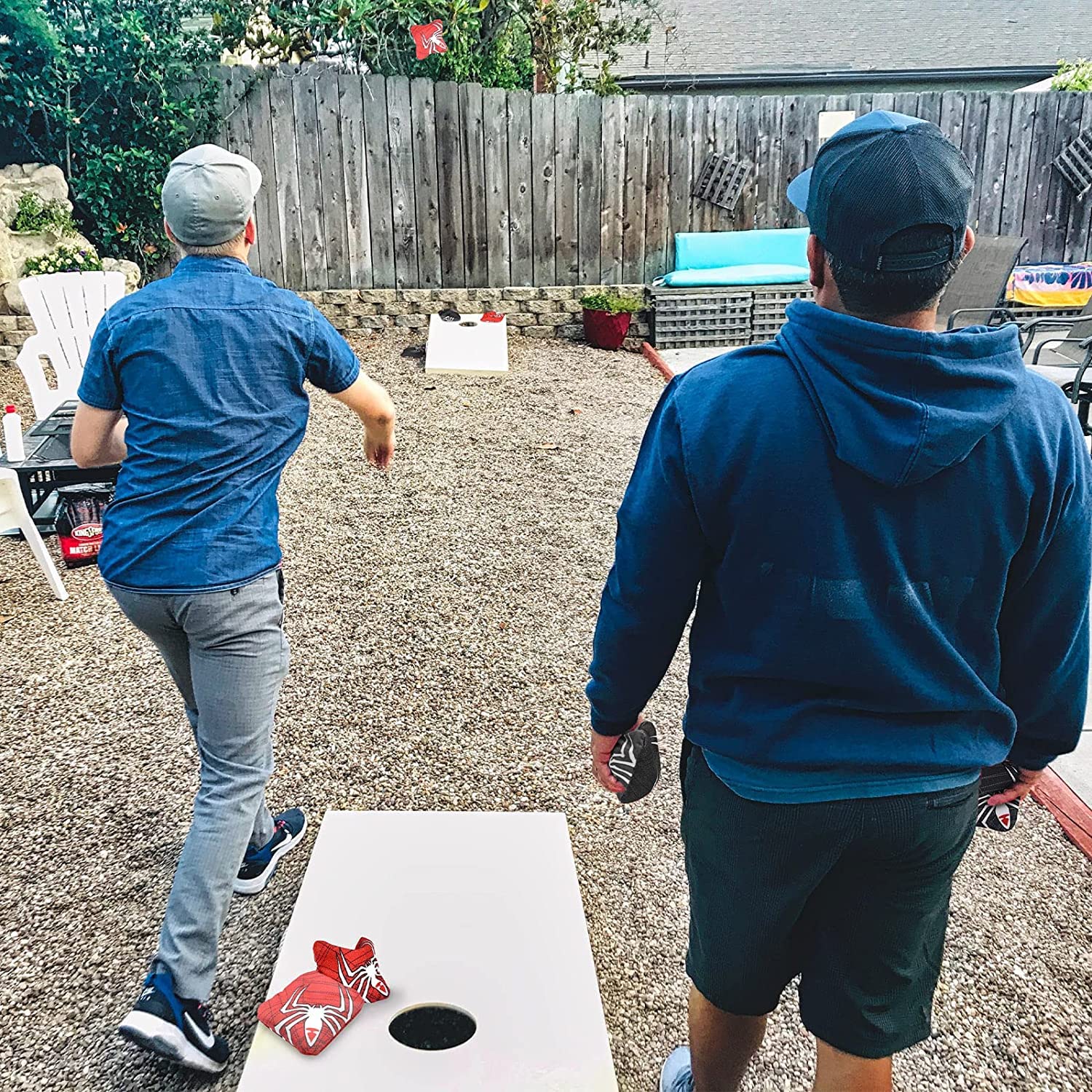 Cornhore Bolsas, juego de 4 bolsas de Cornhole, tela de pato, doble costura – Bolsas estándar de agujero de maíz para lanzar juego (bomba roja)