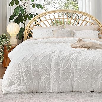 Bedsure Tufted Boho Comforter Set Full Size - Bright White Boho Bed Set, GentleSoft™ 3 Pieces Farmhouse Shabby Chic Embroidery Bedding, Gifts for Woman, Soft Jacquard Full Comforter for All Seasons