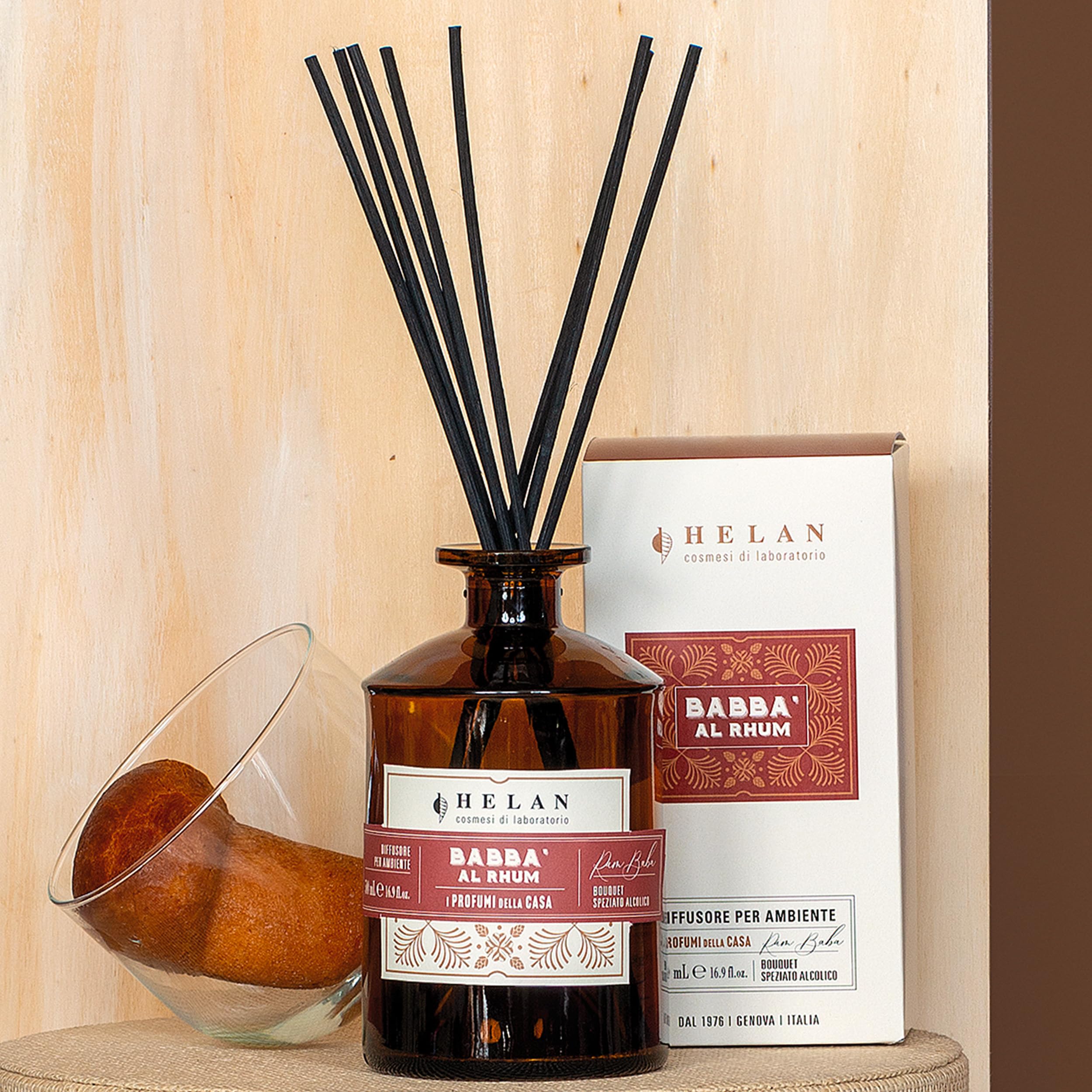 Helan Babà al Rhum odświeżacz powietrza, perfumy pokojowe z dyfuzorem w sztyfcie z gruszką, wanilią, melasą i cynamonem, pomysły na prezent, dezodorant i perfumy do pokoju, 500 ml, wyprodukowano we