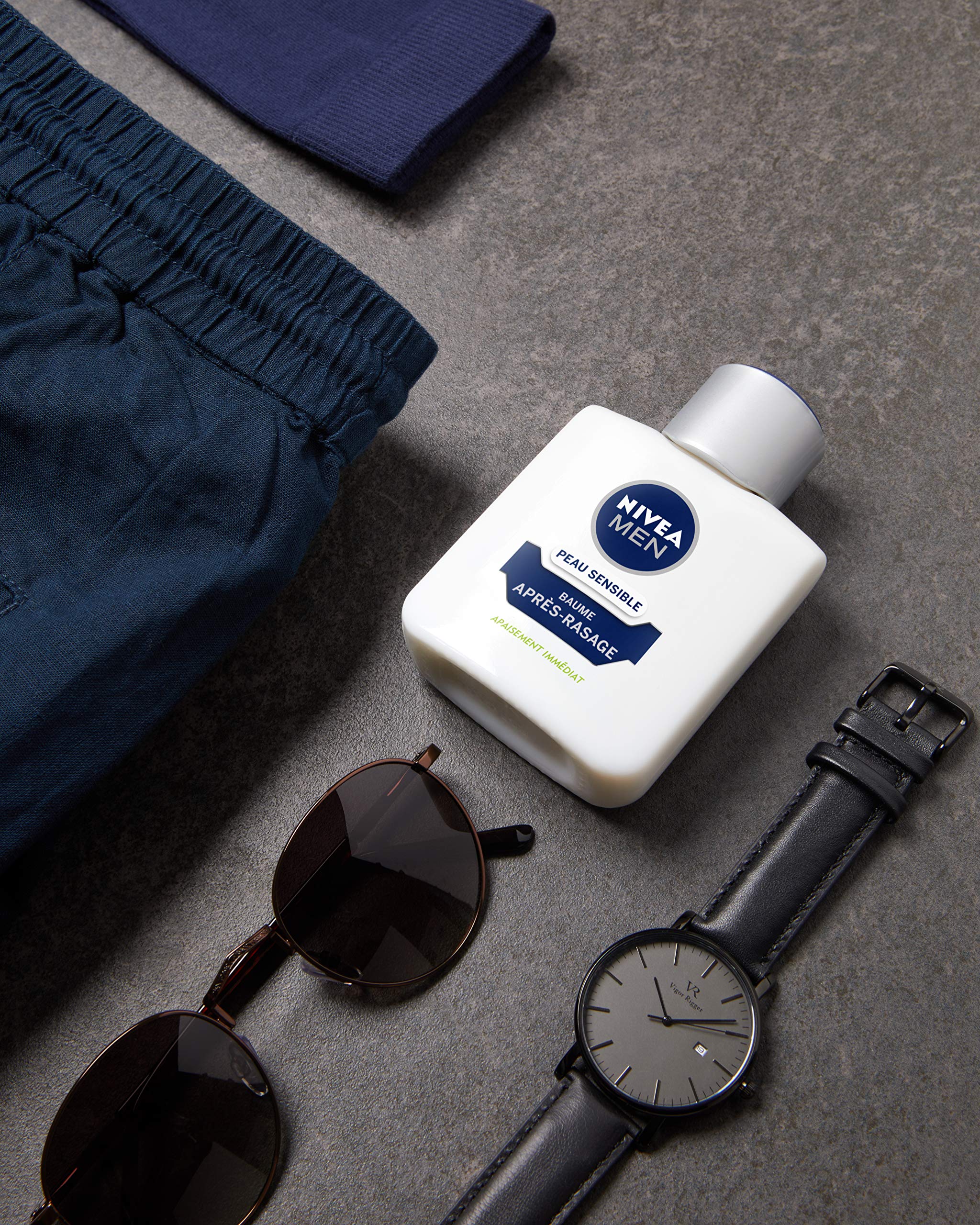 NIVEA MEN Balsam do skóry wrażliwej (1 x 100 ml), pielęgnacja po goleniu wzbogacona rumiankiem i oczarem wirginijskim, pielęgnacja twarzy dla mężczyzn 0% alkoholu dla skóry wrażliwej