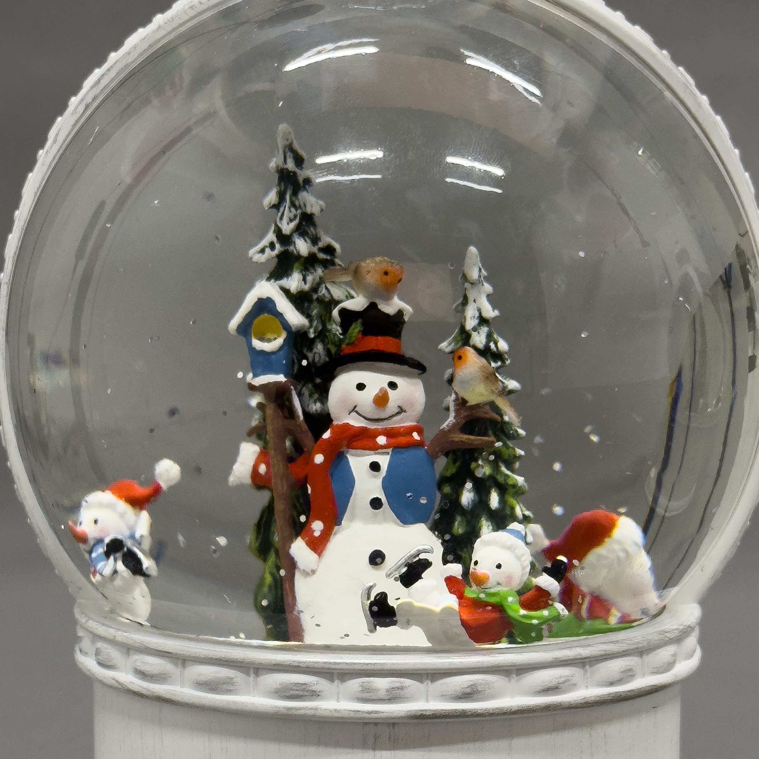 Konstsmide LED Kugellaterne Schneemann mit Baum weiß wassergefüllt Timer 1 warm weiße Diode batteriebetrieben USB Innen 3x AA 1.5V 4302-200