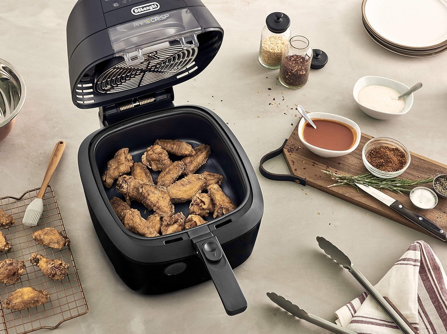 De'Longhi Rapid Crisp Air Fryer, 4-Quart, 1700-Watt Cooker, Fries, Crisps, Roasts, Bakes, Pizza, 4 Preset Temperatures, up to 20% Faster Cooking, Easy Clean Nonstick, FH2133