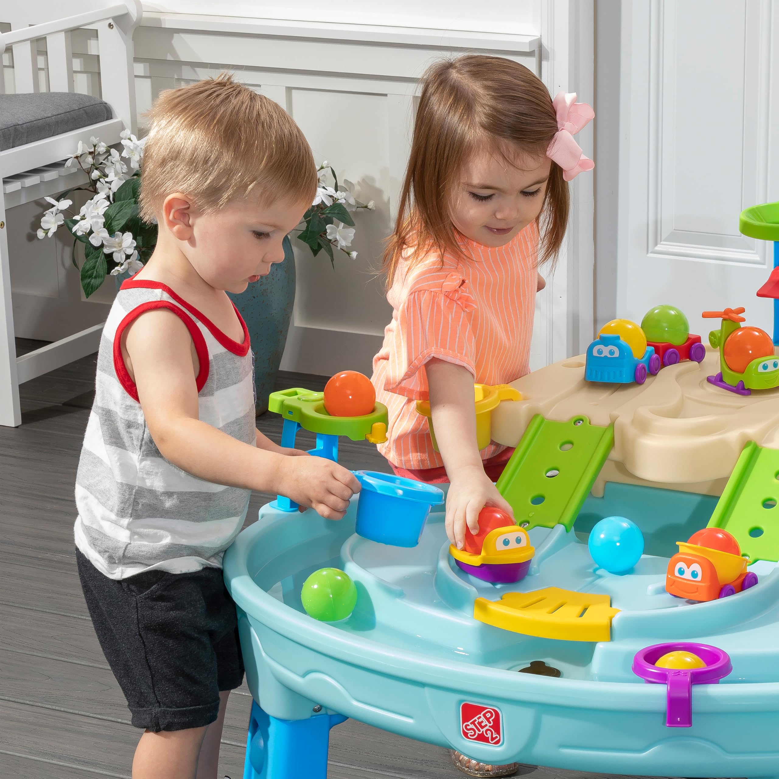 Step2 Ball Buddies Mesa de Juego acuatica con Pelotas | Mesa de Agua con Juego de Accesorios de 23 Piezas | Mesa de Juego acuatica de Jardin para ninos o Mesa de Pelotas de Interior.