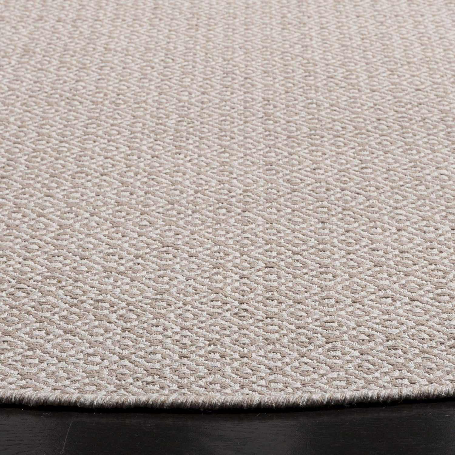 SAFAVIEH Montauk Collection Area Rug - 4' Round, Ivory & Beige, Handmade Cotton, Ideal for Living Room, Bedroom, Dining Space (MTK717G)