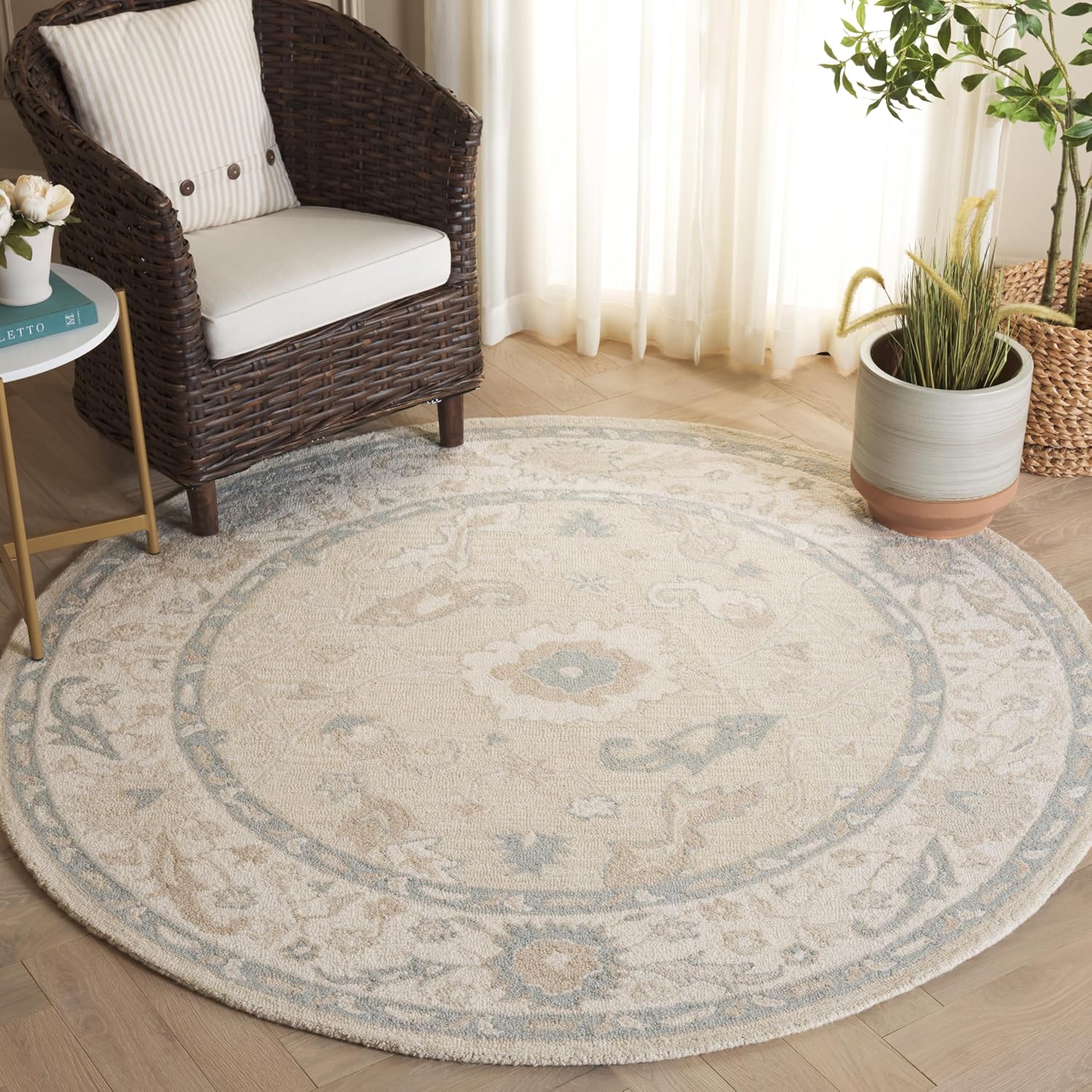 SAFAVIEH Ebony Collection Area Rug - 6' Round, Light Grey & Ivory, Handmade Wool, Ideal for the Living Room, Dining, Bedroom (EBN136G)