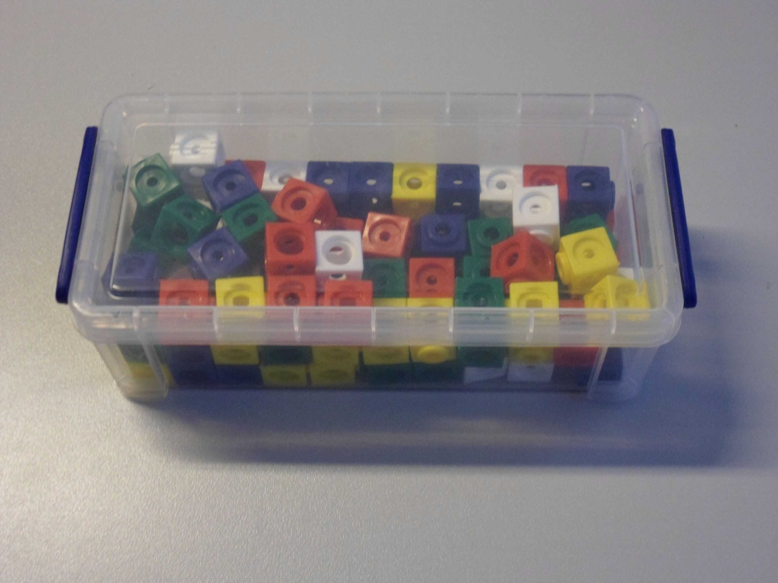 100 plug-in cubes 5 colours (red, yellow, green, blue, white) in a practical box, 1.7 cm, can be plugged in on all sides - Image 2