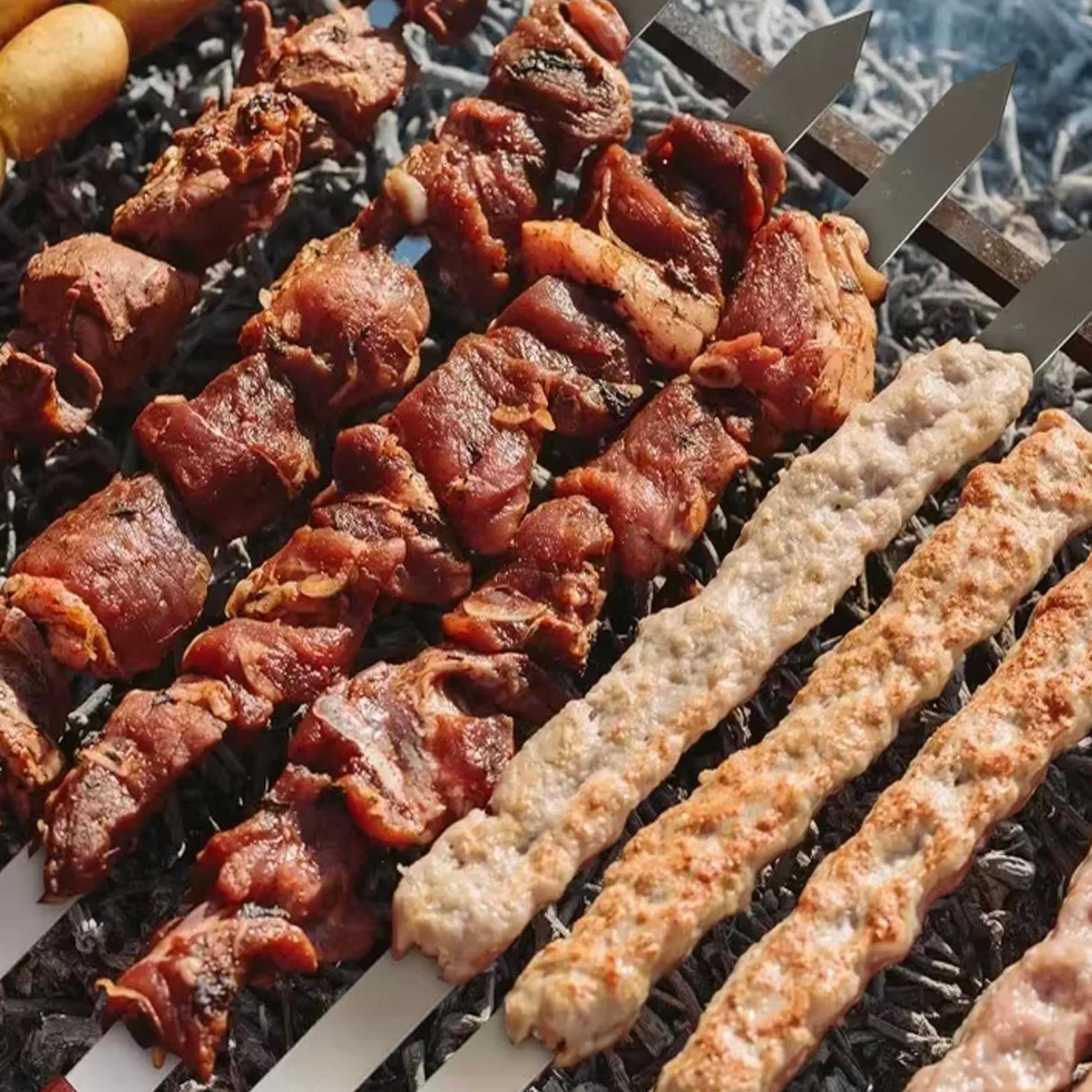 7 Stück Premium Grillspieße Edelstahl – Flache BBQ Spieße, 60cm Lang, 2,3cm Breit und 2mm Stark, Rostfrei & Wiederverwendbar, Perfekt für Kebab, Fleisch & Gemüse, Ideal für Grill, Barbecue & Camping