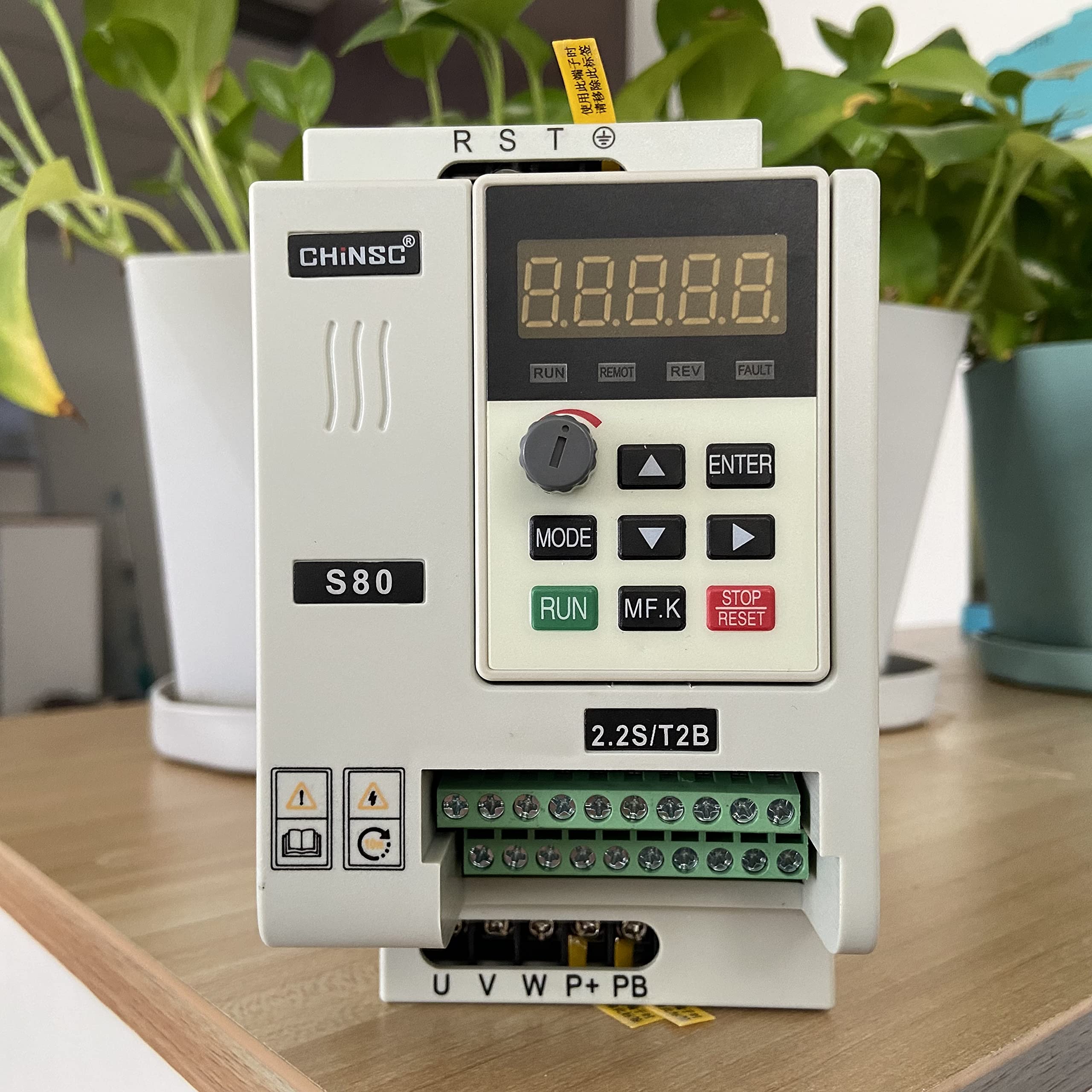 Inverter vettoriale VFD Inverter VFD 3KW/2.2KW Inverter S80 3P Inverter a frequenza variabile 0-999HZ Resistenza di frenatura(Normal,3kw)