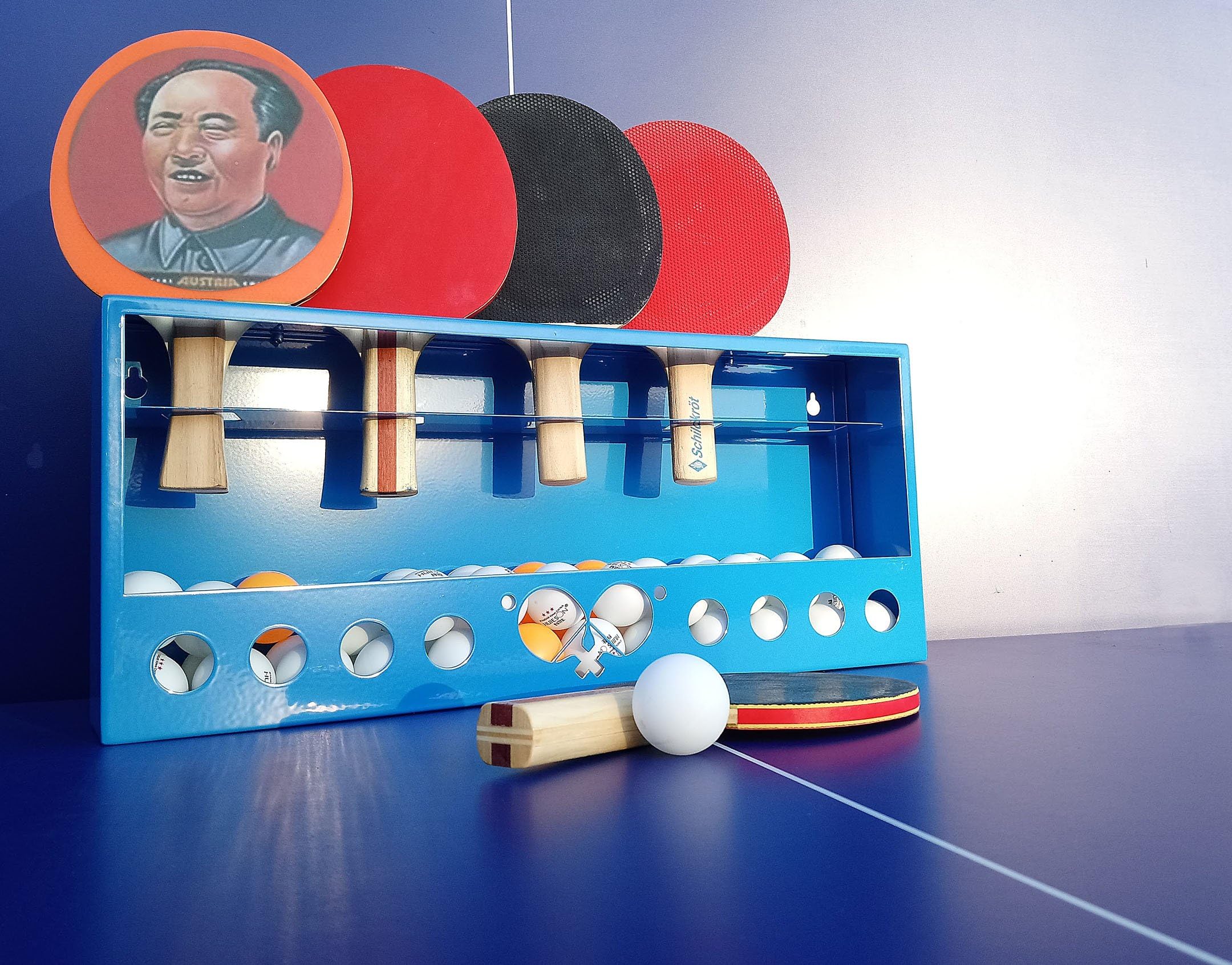 BlackSteel Ping Pong Paddle Storage Rack - Wall Mounted Table Tennis Racket Display Unit for 5 Paddles and Balls - Perfect for Game Room, Garage and Home - Sports, Shed, Storage, Vintage