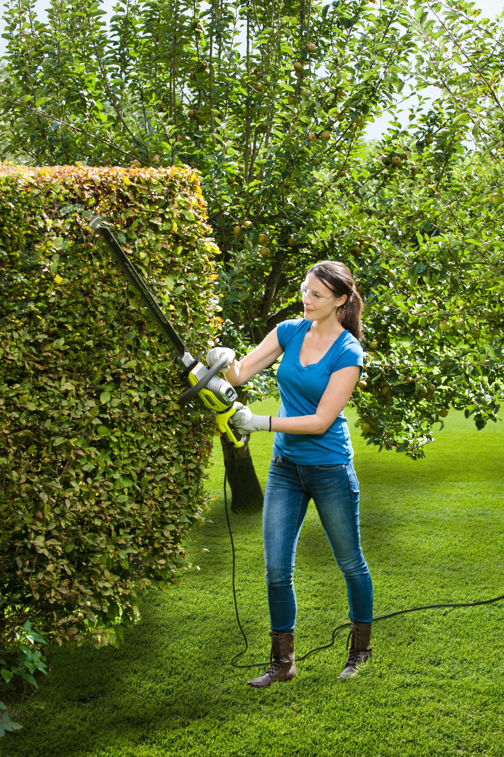 RYOBI 650 W Elektro-Heckenschere RHT6760RL (Diamantgeschliffene Klinge, Messerlänge 60 cm, Max. Schnittleistung 30 mm, Schnittgeschwindigkeit 1500 Uodermin)