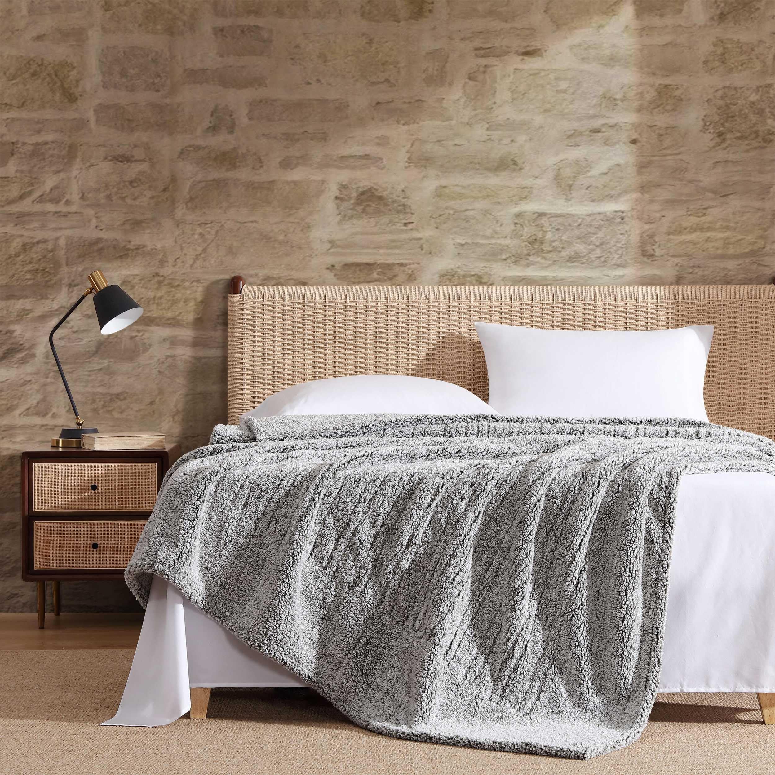 Eddie Bauer - Full Size Heated Blanket, Ultra-Soft Rib Plush Bedding with Solid Sherpa Reverse, Throw Blanket with 10 Heat Settings & Auto Shut-Off (