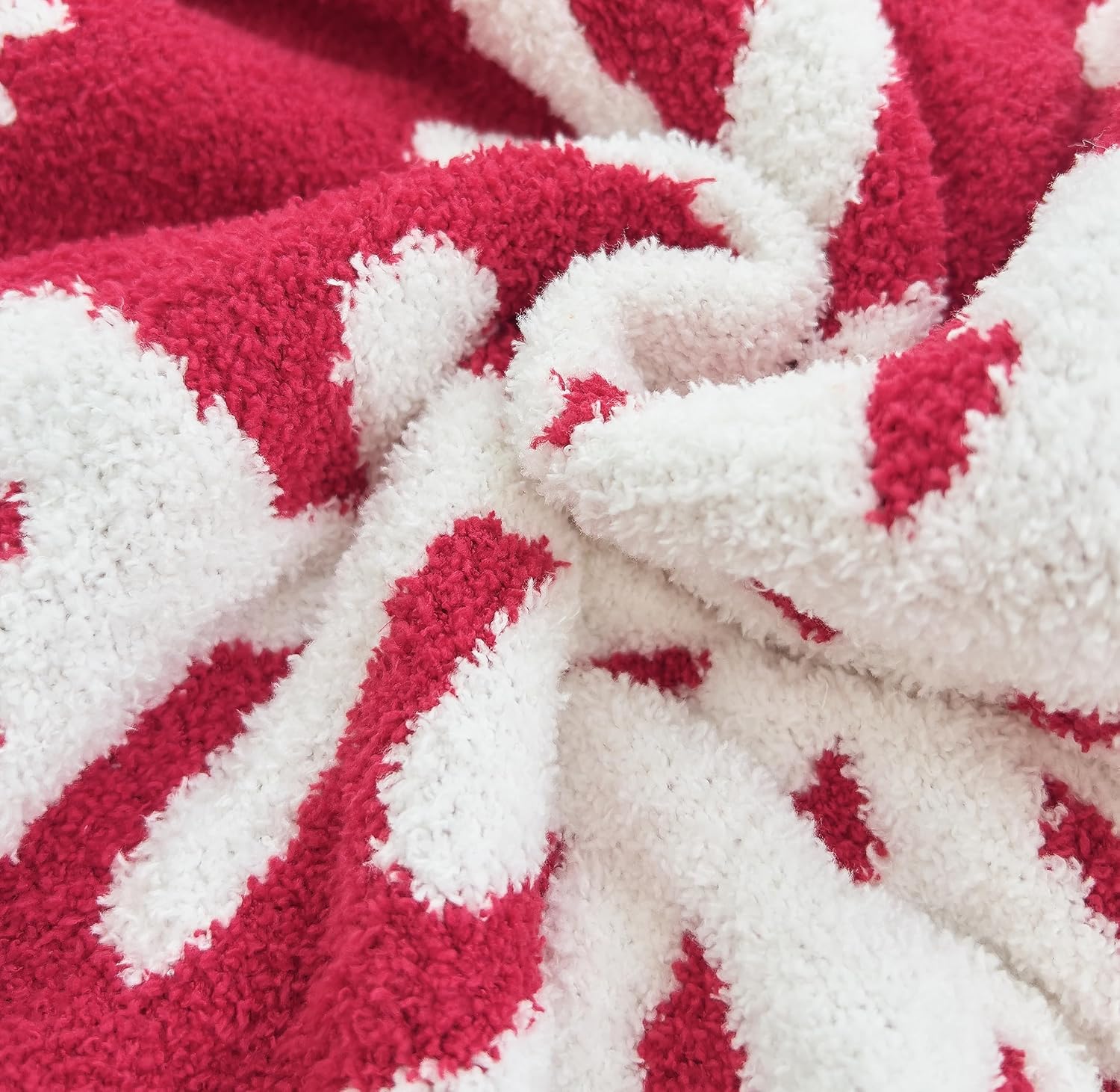 NIDITW Set of 2 Ultra Soft Red Snowflake Throw Pillow Cover Microfiber Christmas Cushion Case Cozy Fluffy Pillowcase Square Decor for Home Sofa Couch 18x18 Inches (1-Red)