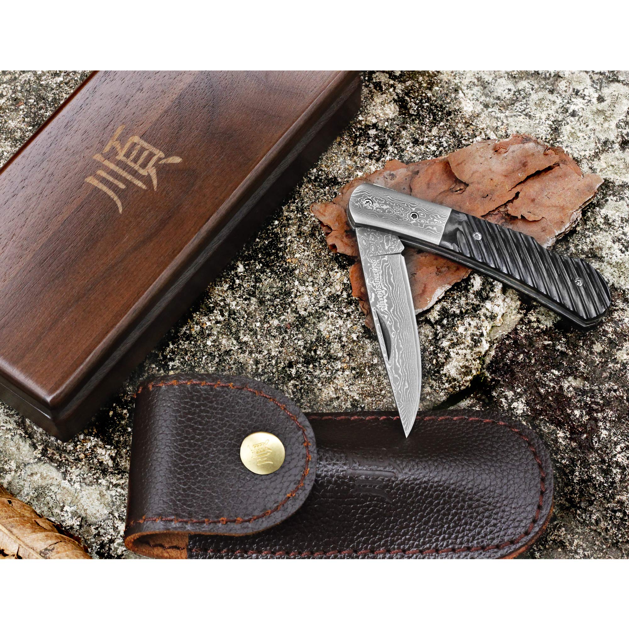 YOUSUNLONG Coltello Tascabile 175 mm - Lama in Acciaio Giapponese Damasco - Coltello Pieghevole Adatto al Campeggio e alla Caccia - Manico in Corno di Bufalo Naturale con Fodero in Pelle