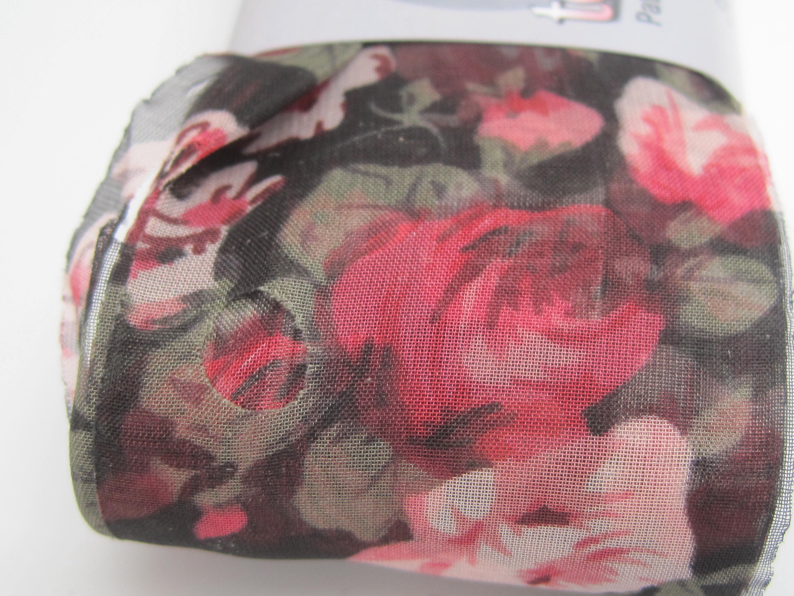 Tecido Trico Floral - 261 Black, Red Flowers