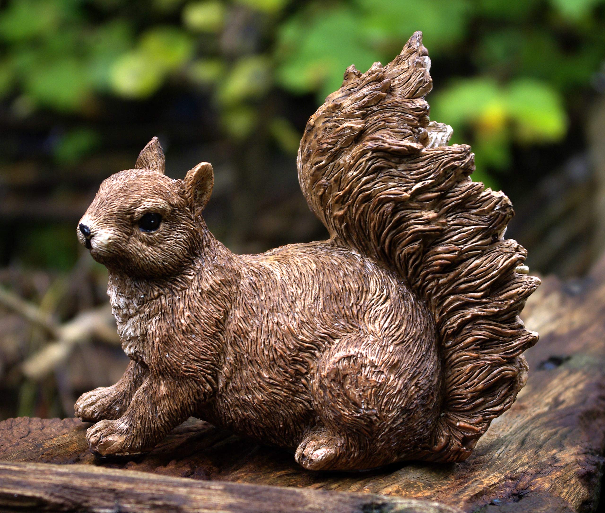 GeKi Trend Eichhörnchen Paar Deko-Figur Garten 2er Set wetterfest in Holz-Optik 13 cm und 15 cm groß