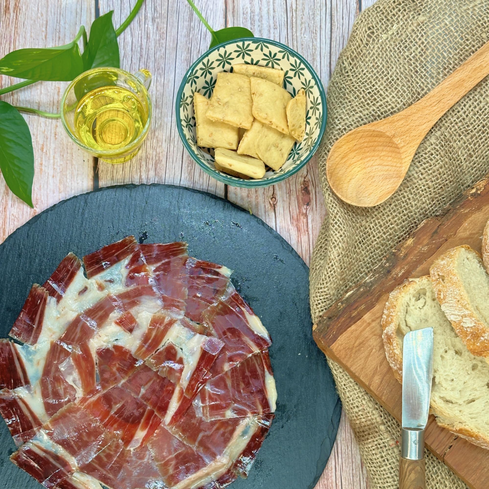 Ibéricos Montesano | Paleta de Bellota 100% Ibérica | 36 Meses de Curación | Criados en Libertad en la Dehesa Extremeña y Alimentado con Bellotas | Producto Gourmet Premium | 5-5.5kg