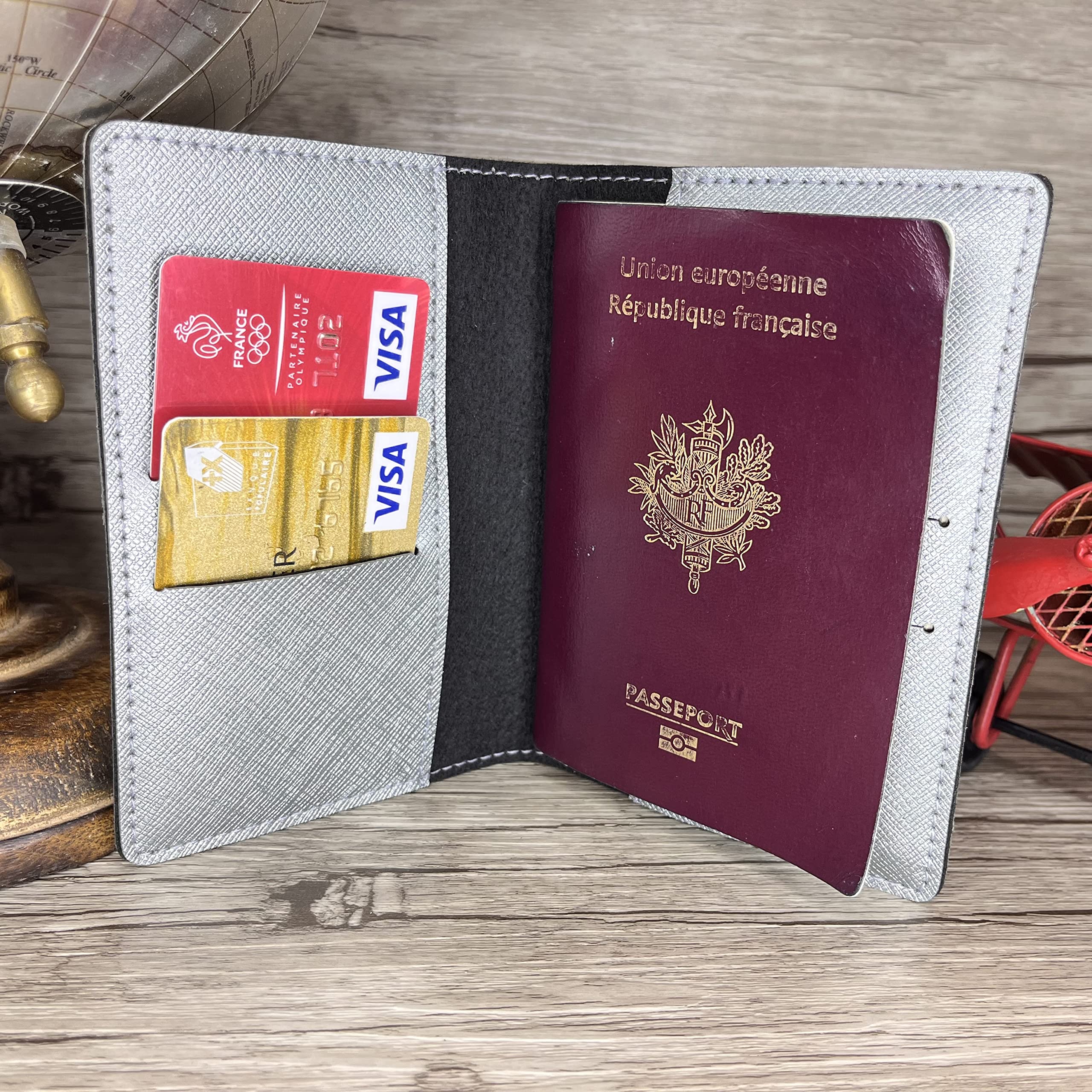 Protège Passeport Personnalisé, Porte Passeport Made in France, Pochette Passeport 100% Personnalisable, Étui Passeport Voopies, Protection Passeport Cuir, Housse Documents Voyage. (Métal)