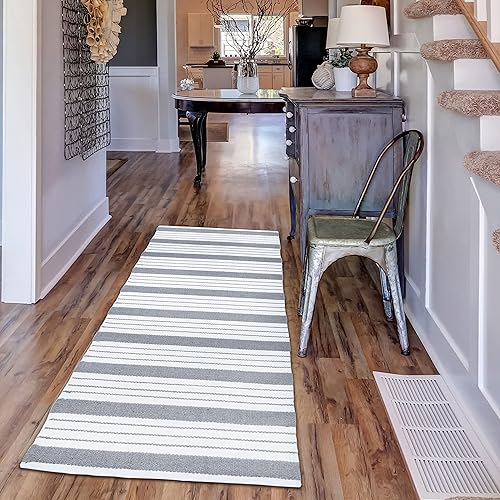 Chardin home Alfombra rústica de 2 x 8 pies, rayas grises y blancas, alfombra tejida a mano de algodón reciclado, alfombra larga bohemia, perfecta