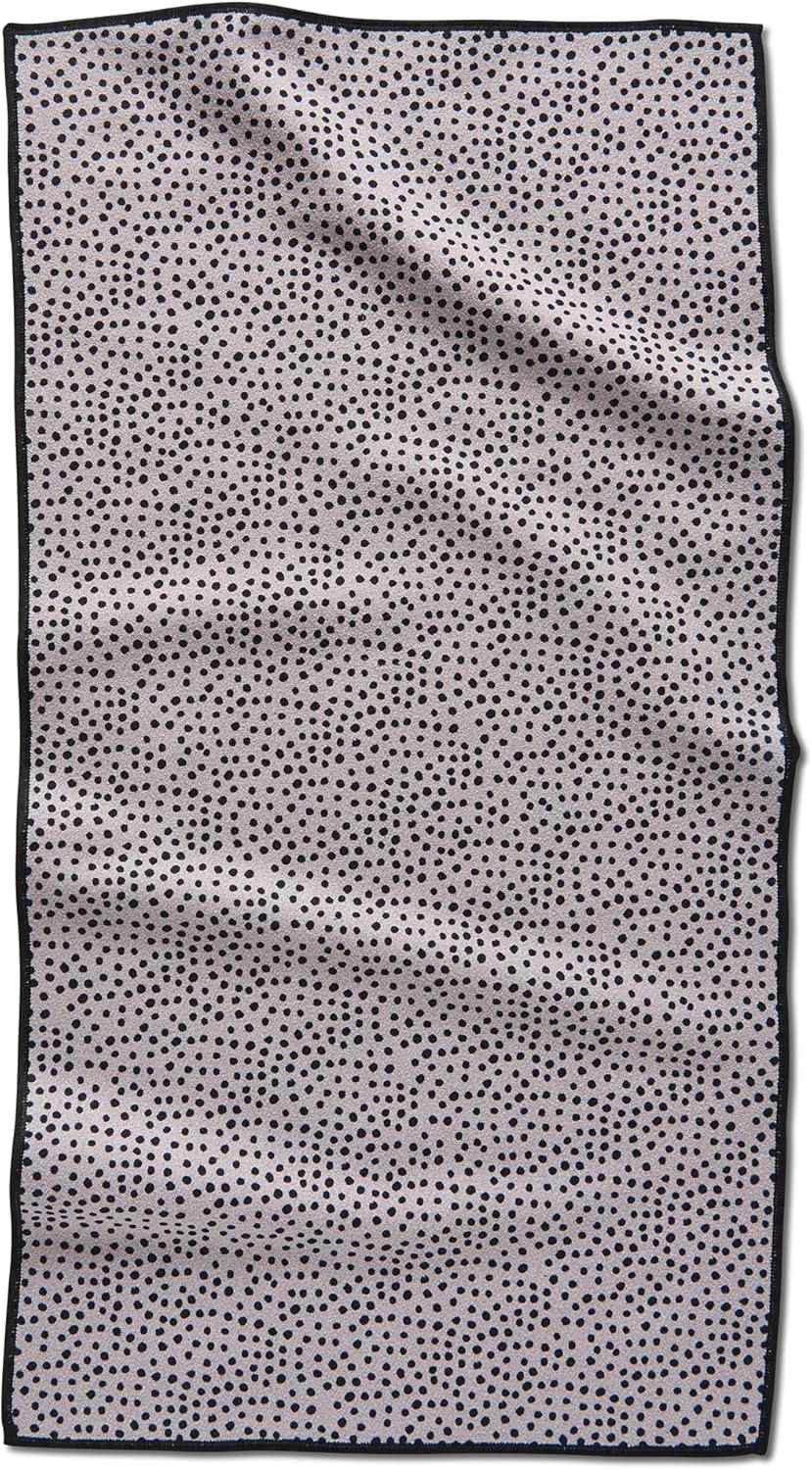 GEOMETRY Gym Towels for Working Out – Compact & Quick Dry, Super Absorbent Double-Sided Microfiber Sweat Towel – Premium Microfiber for Gym – Freckles, 16″ x 30″, 1 Piece