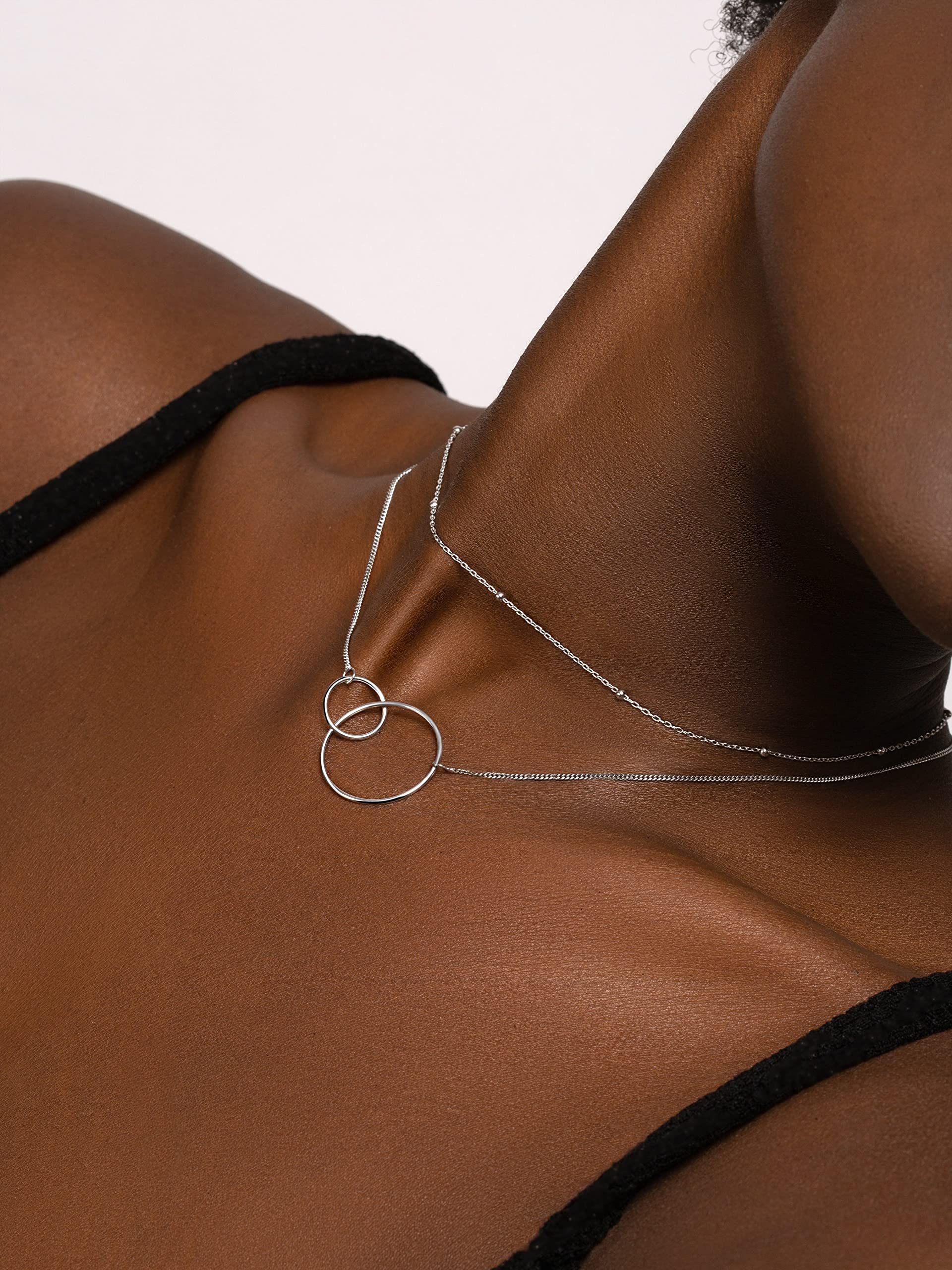 SINGULARU - Collar Sister - Colgante en Plata de Ley 925 y dos Aros Unidos - Cadena de Talla Unica - Joyas para Mujer - Hecho en España - Varios Acabados