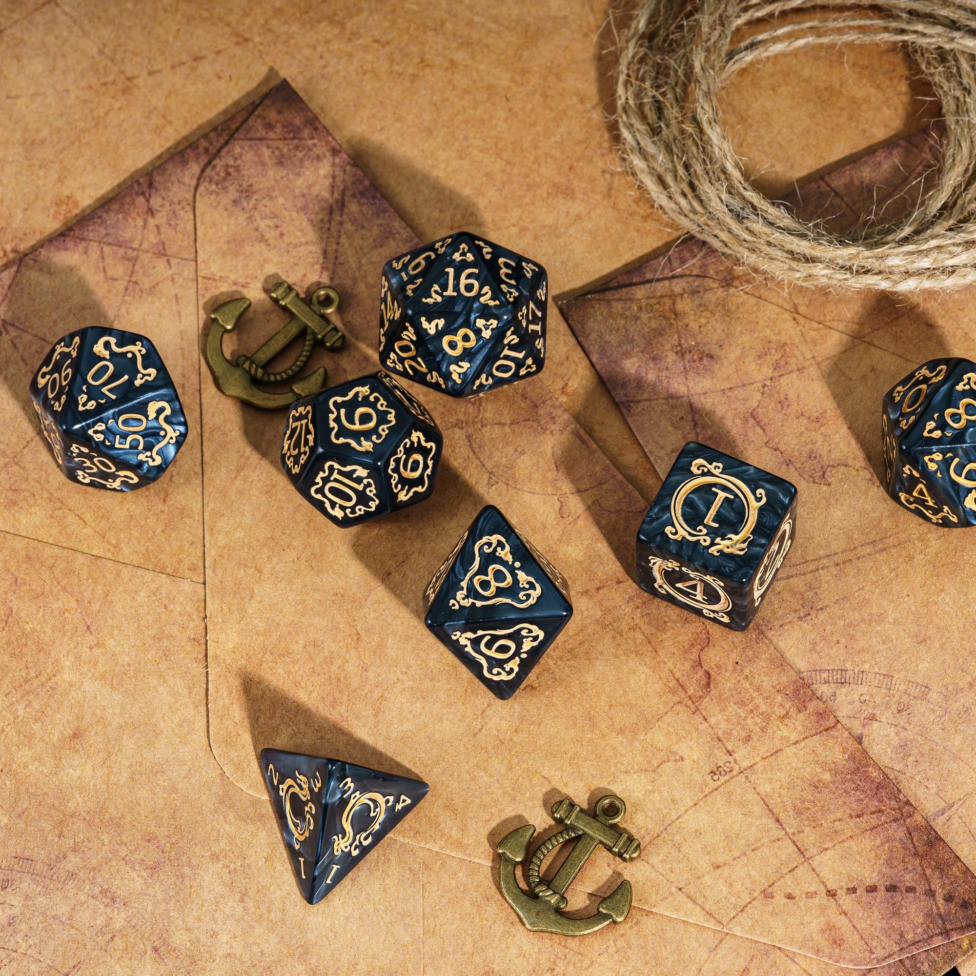 Juego de 7 dados DND con patrón de dragón poliédrico con bolsa de cuero, juego de dados para juegos de mesa RPG (negro con patrón de dragón dorado)