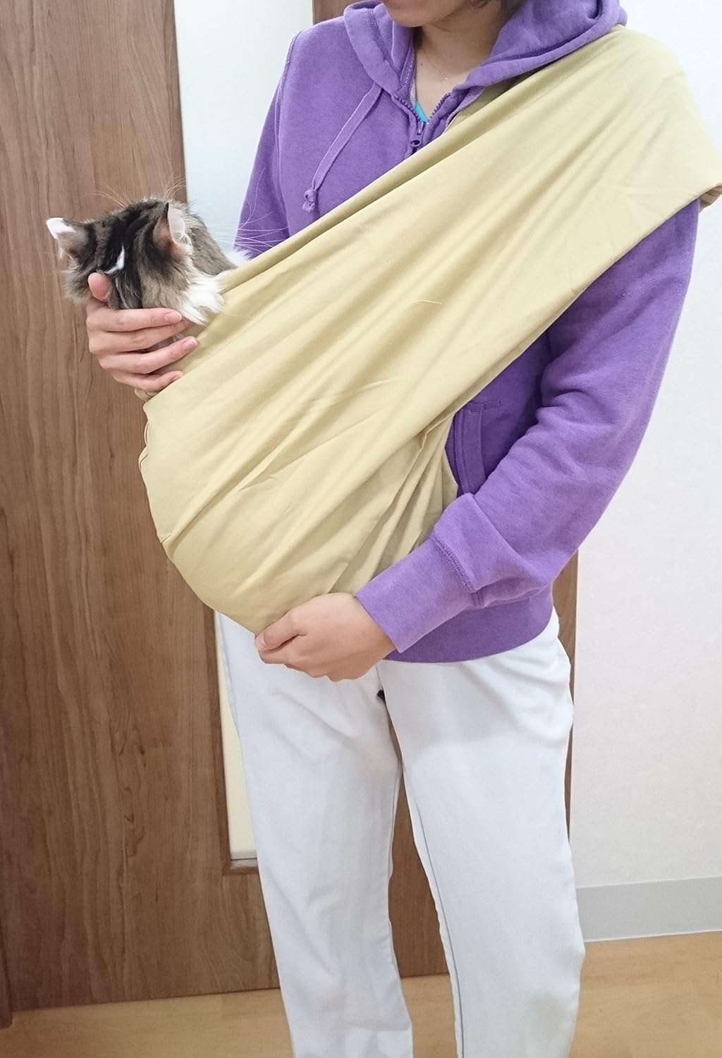 ペット スリング 犬 猫 兼用 【飛び出し防止用リードで安心お出掛け】 (ベージュ)