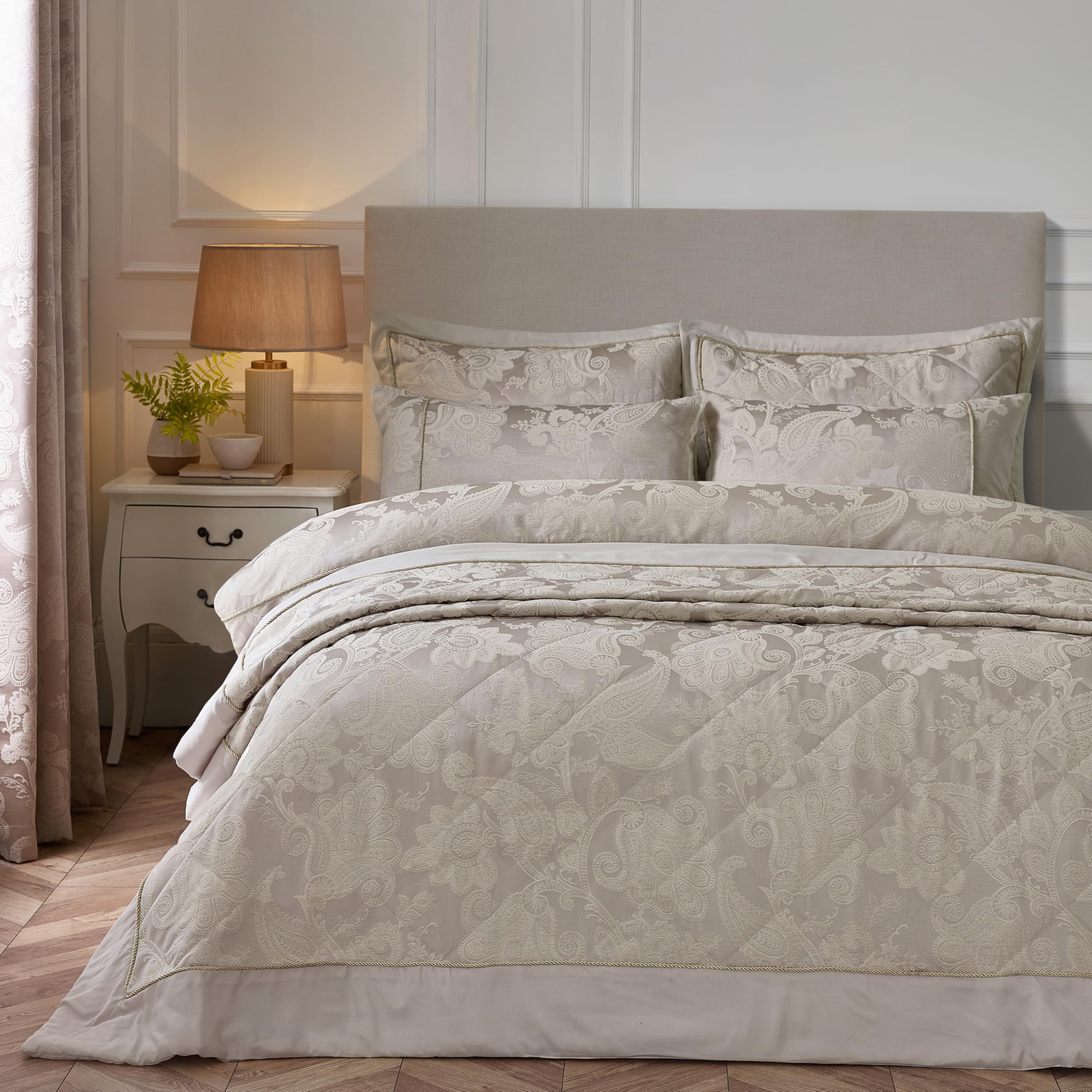 Catherine Lansfield Opulente Jacquard-Tagesdecke, 240 x 260 cm, Champagner-Gold
