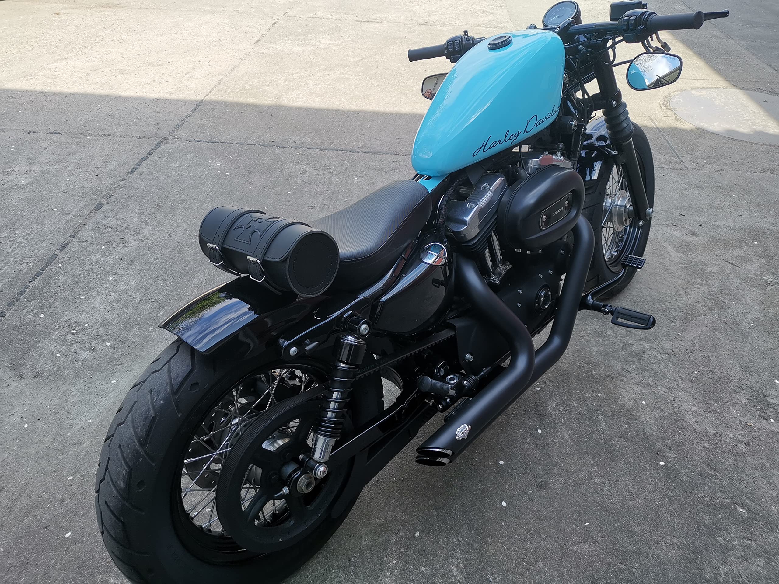 Gepäckrolle Tool Malteser Kreuz kompatibel mit Harley Davidson Softail Streetbob Cruiser Dyna Sportster Shovelhead Werkzeugrolle universell