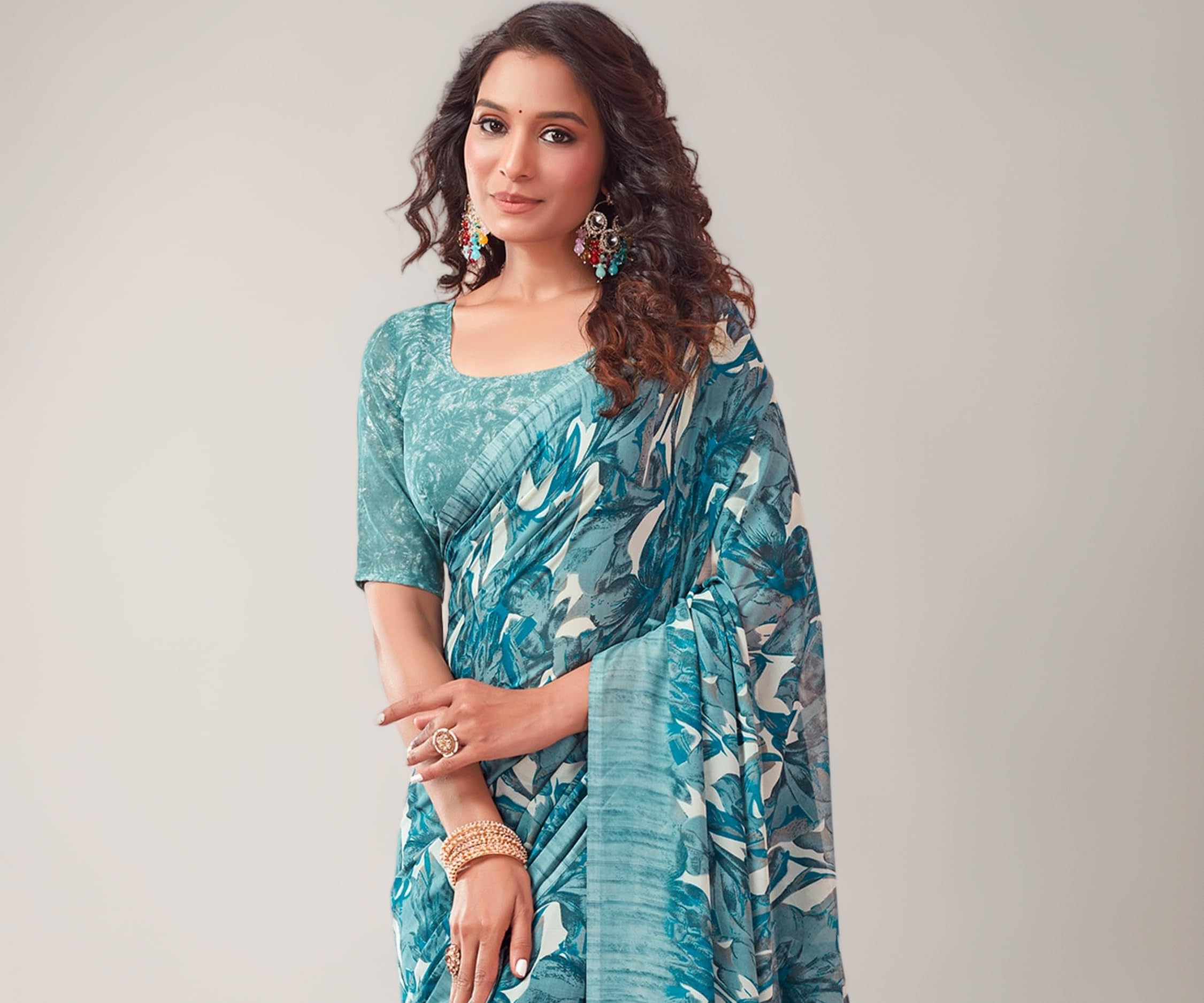 Women's Floral Printed Georgette Saree with Unstitched Blouse Piece