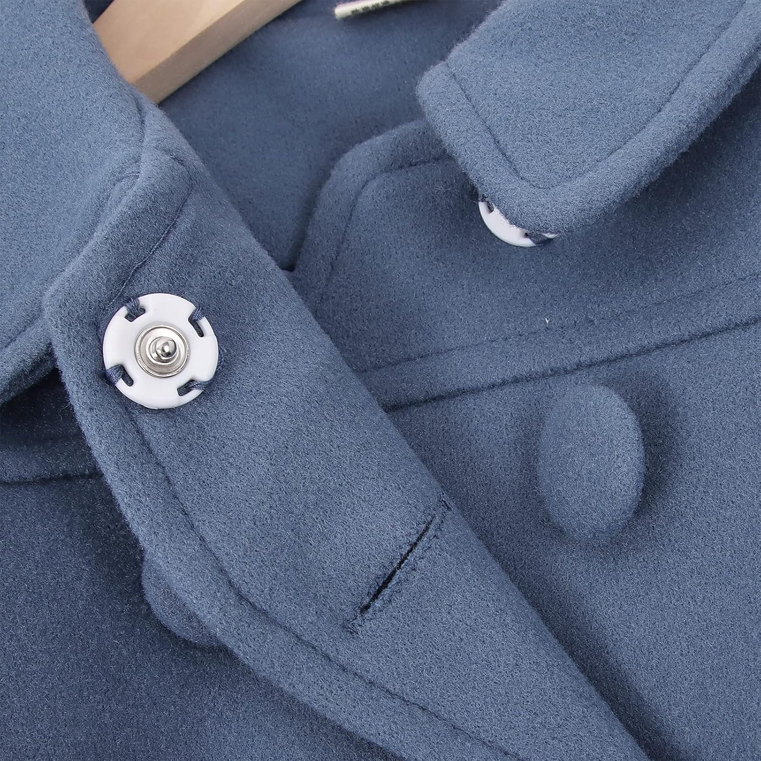 Close-up of a CM C&M WODRO Kids Peacoat Fastening