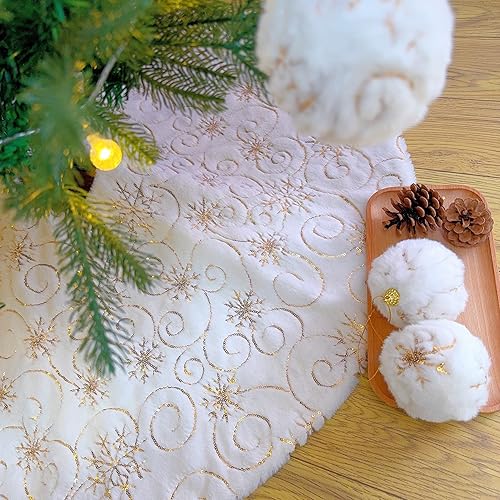 Vista 128 de Faldones de felpa para árbol de Navidad, 36 pulgadas, tapete de lujo de piel sintética blanca nevada con copos de nieve dorados para decoración