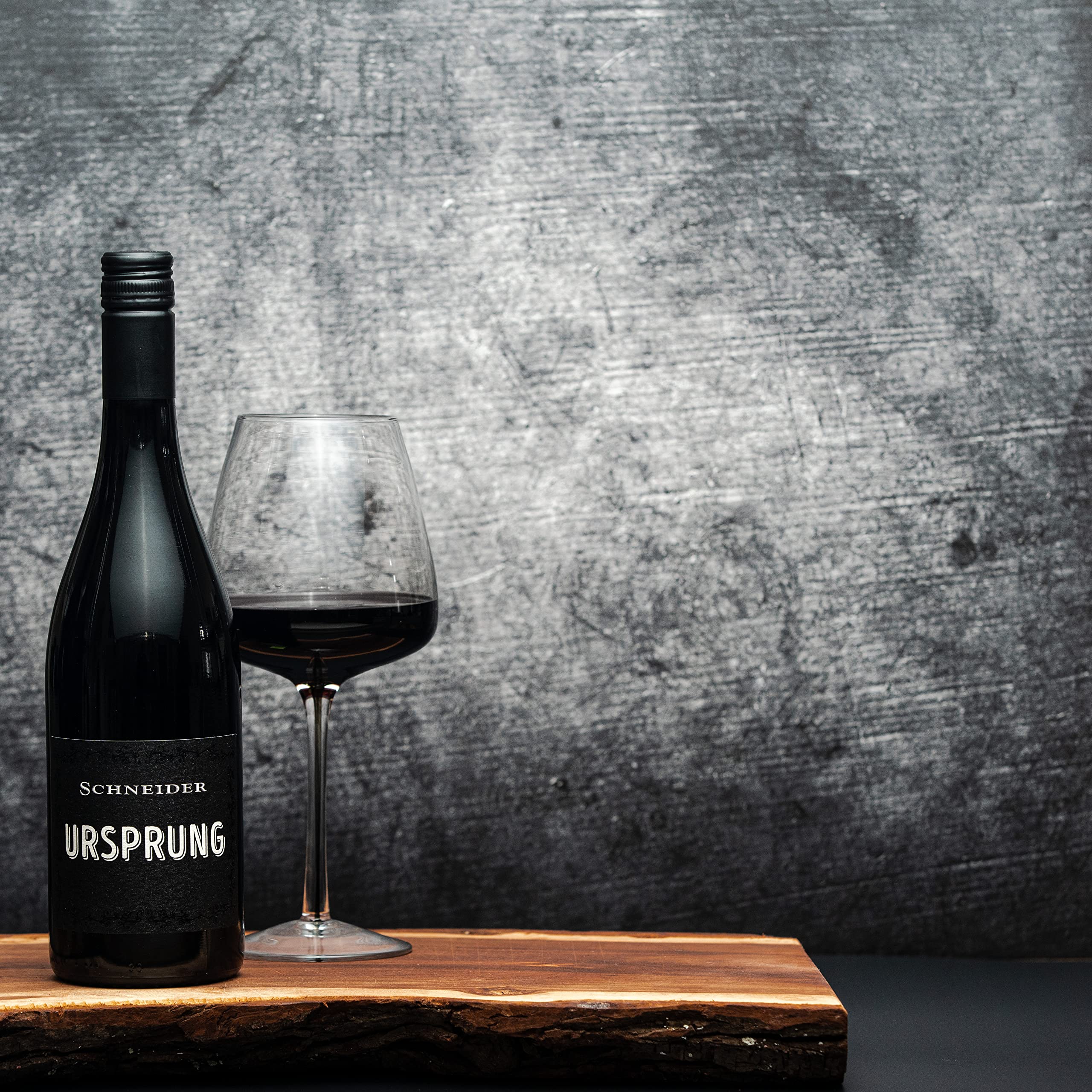 Geschenkset Rotwein von Markus Schneider | 2 Fl. Ursprung | 1 Fl. Black Print | Weingut Markus Schneider | Pfalz | 1 Weinausgießer Drop Stop fabelhafte-geschenke in hochwertiger Geschenkverpackung