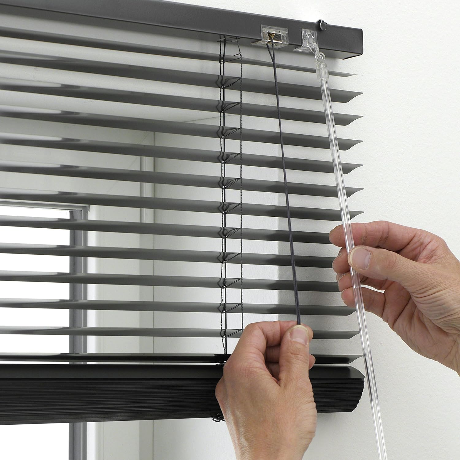 Deco Company Aluminium Venetian Blind, No Drilling, for Clamping Includes Clamping Brackets, Privacy Screen, Light Protection - Image 4