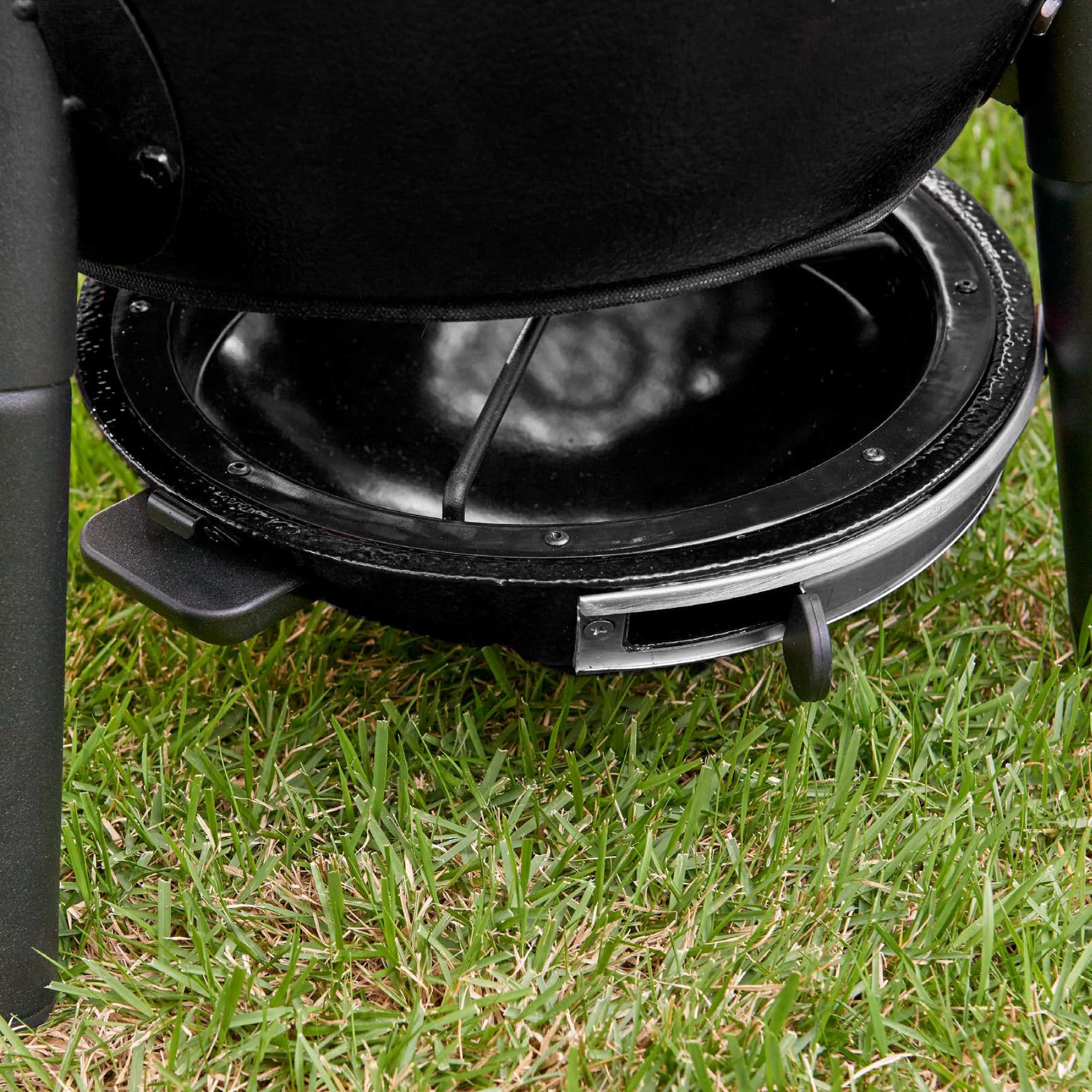Char-Griller E6714 AKORN Jr. Kamado, Barbecue Portatile a carbonella con Cenere