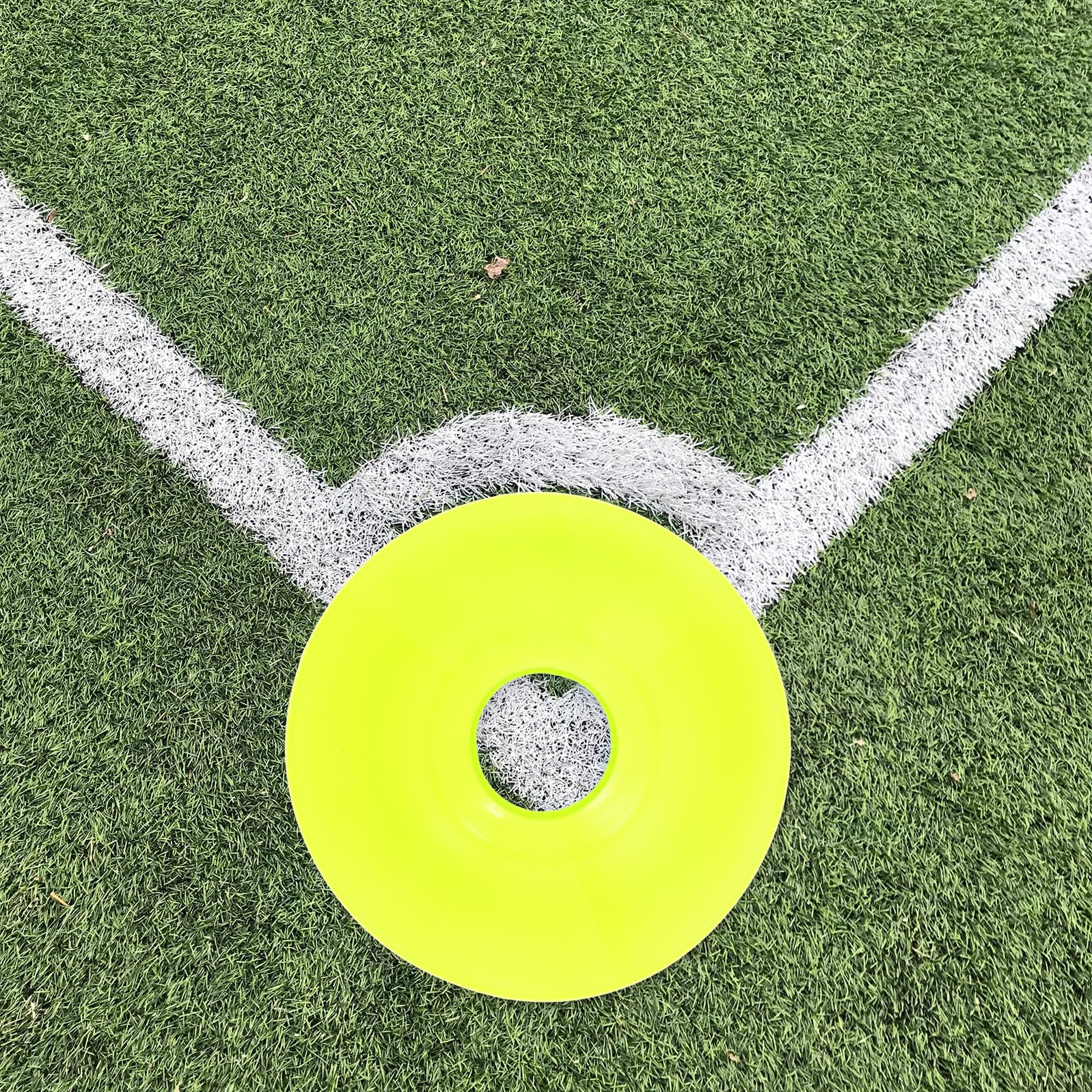 BESTonZON Plots D'entraînement Football 50 Pièces en PE Robuste, 5 Couleurs Assorties, Cônes D'agilité Portables Paquet Filet de Rangement, Panneaux de Signalisation pour Préparation