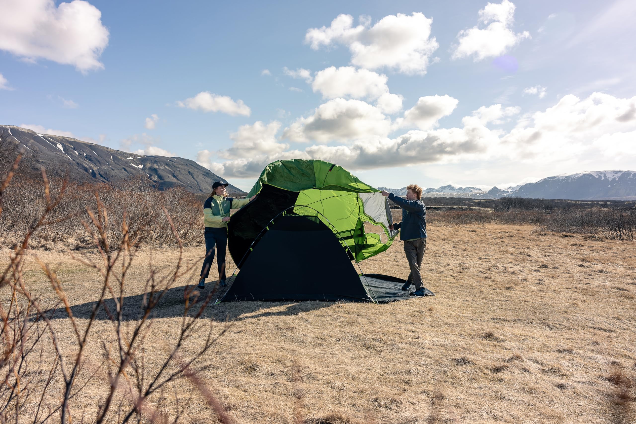 Coleman Namiot Darwin 4 Plus BlackOut, kompaktowy namiot kopułowy dla 4 osób, specjalna zaciemniona sypialnia, lekki namiot kempingowy, świąteczny i turystyczny, wodoodporny 4500 mm, 4 osoby, z wszytą