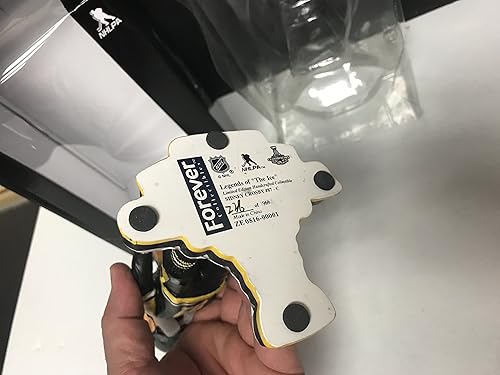 Miniatura 5 de Sidney Crosby 2016 STANLEY CUP TROPHY Pittsburgh Penguins Limited Edition Bobblehead