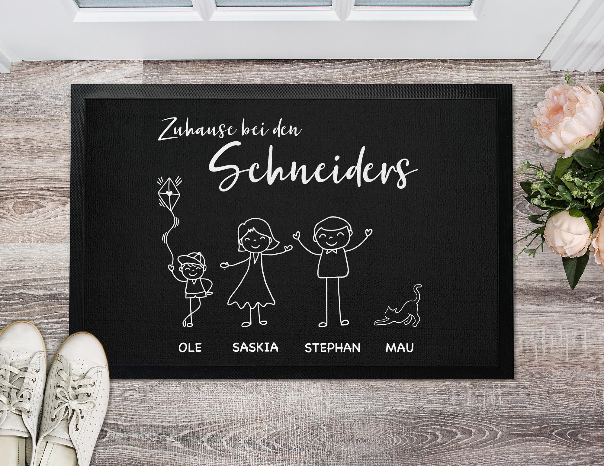 Fußmatten personalisiert Familie Namen Strichmännchen | Willkommen bei Familie Wunschtext bis 120cm | Türmatte Familie personalisiert | Geschenk Einzug, Umzug, Geburtstag (75x50cm)