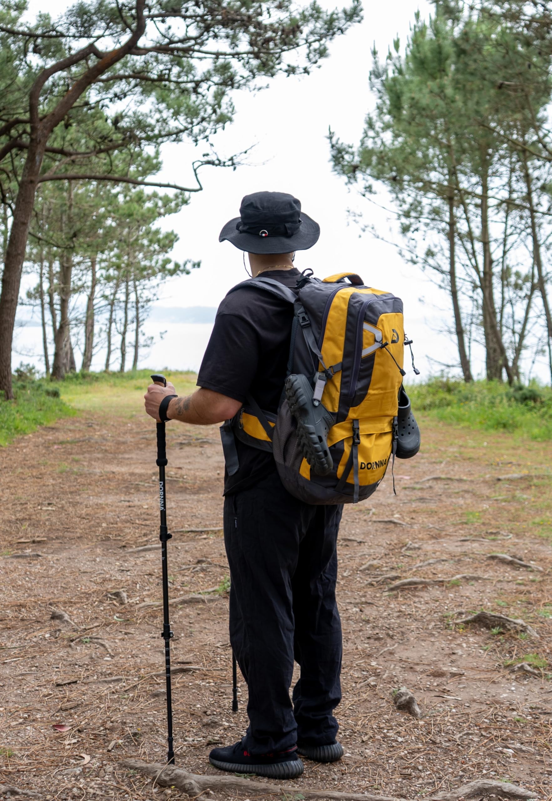 Plecak trekkingowy i turystyczny 60 litrów, wodoodporny plecak górski, Camino de Santiago i kemping z wieloma przegrodami., Żółty, Duży, sportowy