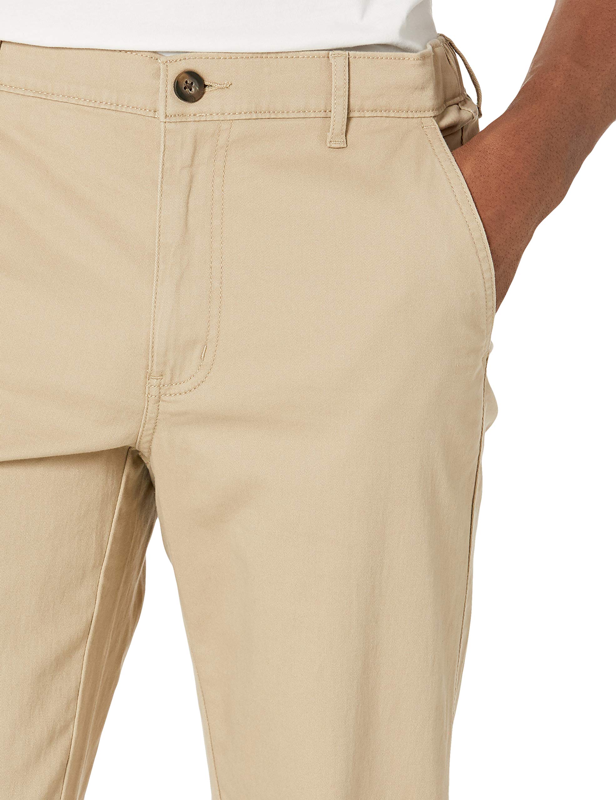 Amazon Essentials Uomo Pantaloni Jogger Chino dalla vestibilità Aderente