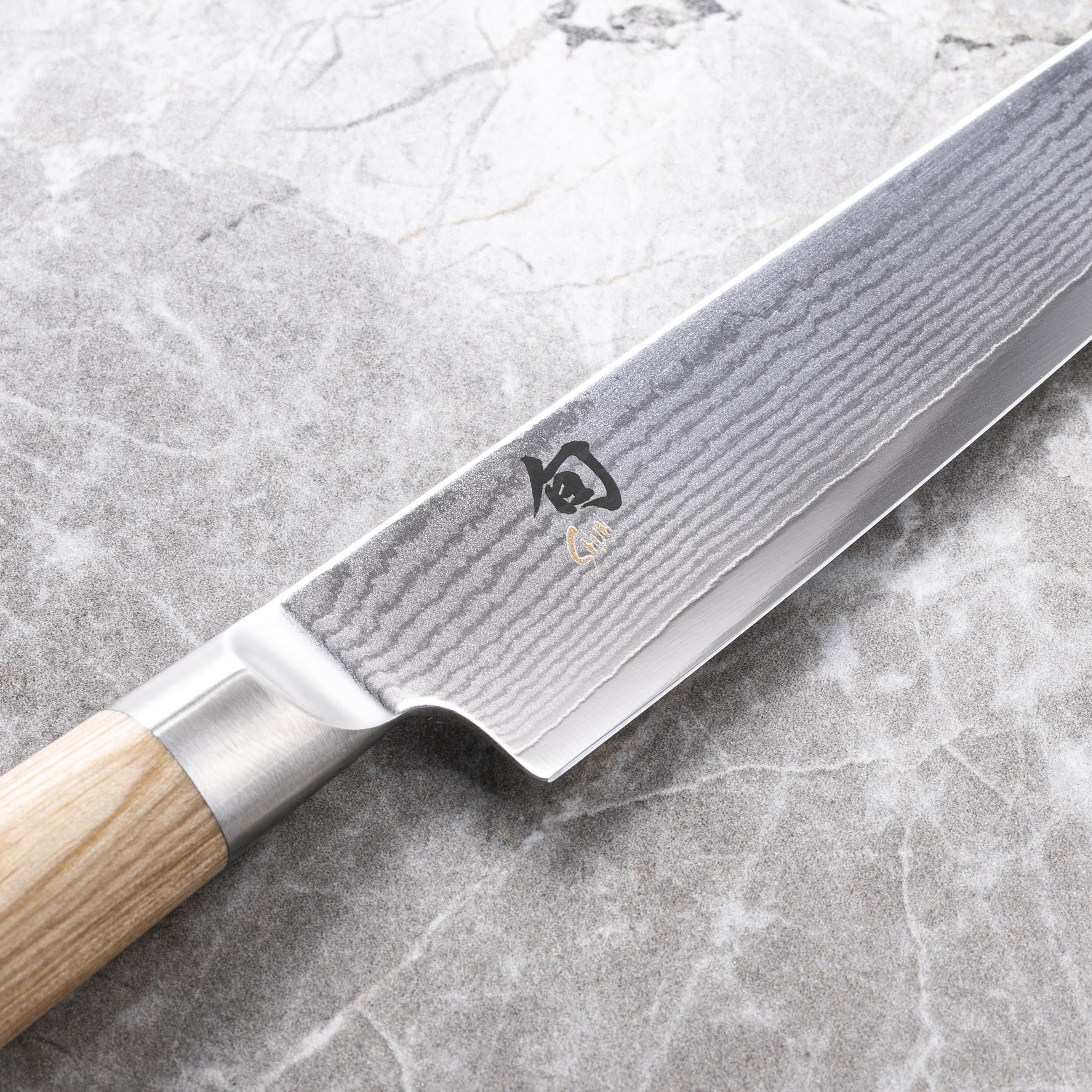 KAI Shun Classic White cuchillo japonés multiusos 15 cm de longitud de hoja - cuchillo de Damasco 32 capas núcleo VG MAX - 61 HRC - mango de madera Pakka -pequeño cuchillo de cocina forjado estrecho