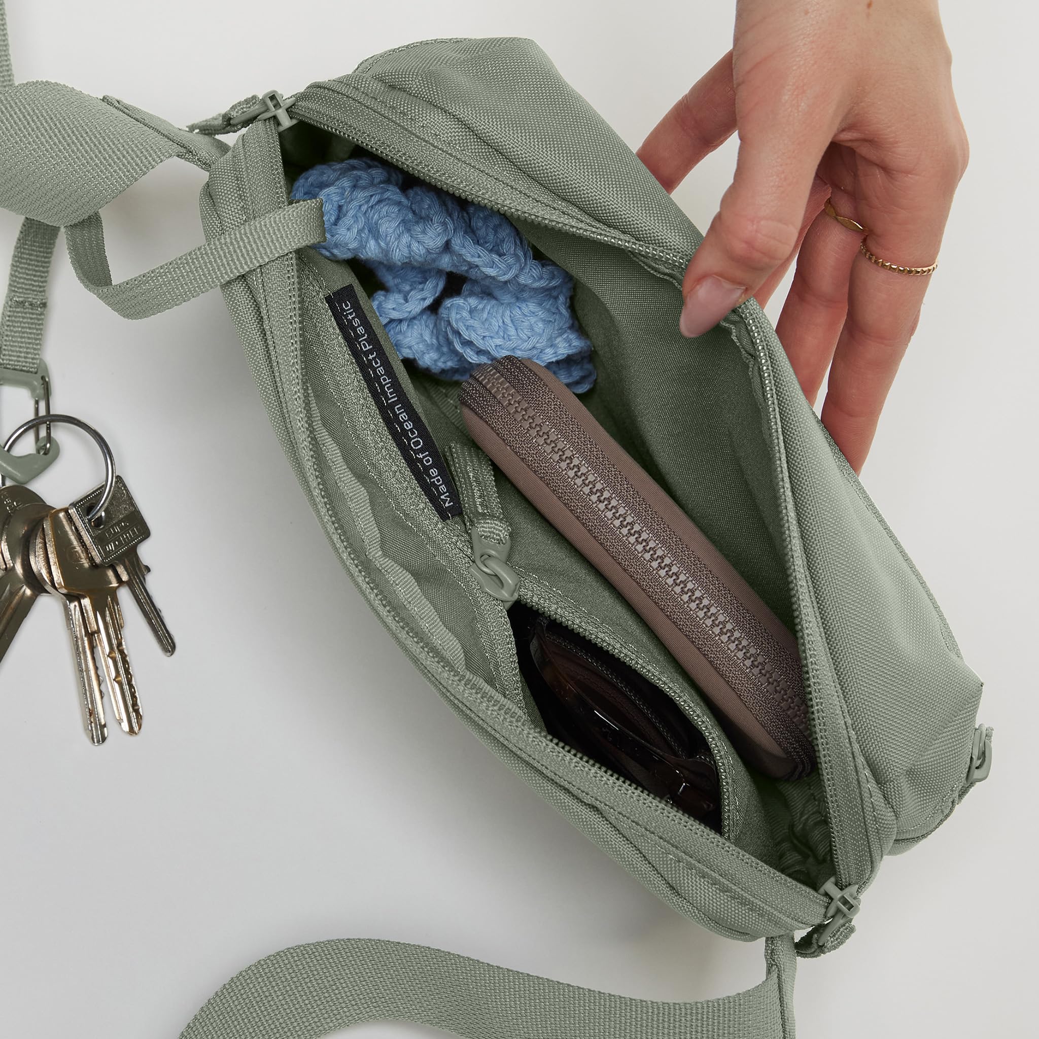 GOT BAG Sling Bag | Bolso Bandolera Compacto |Riñonera Cruzada Repelente al Agua de Plástico Reciclado
