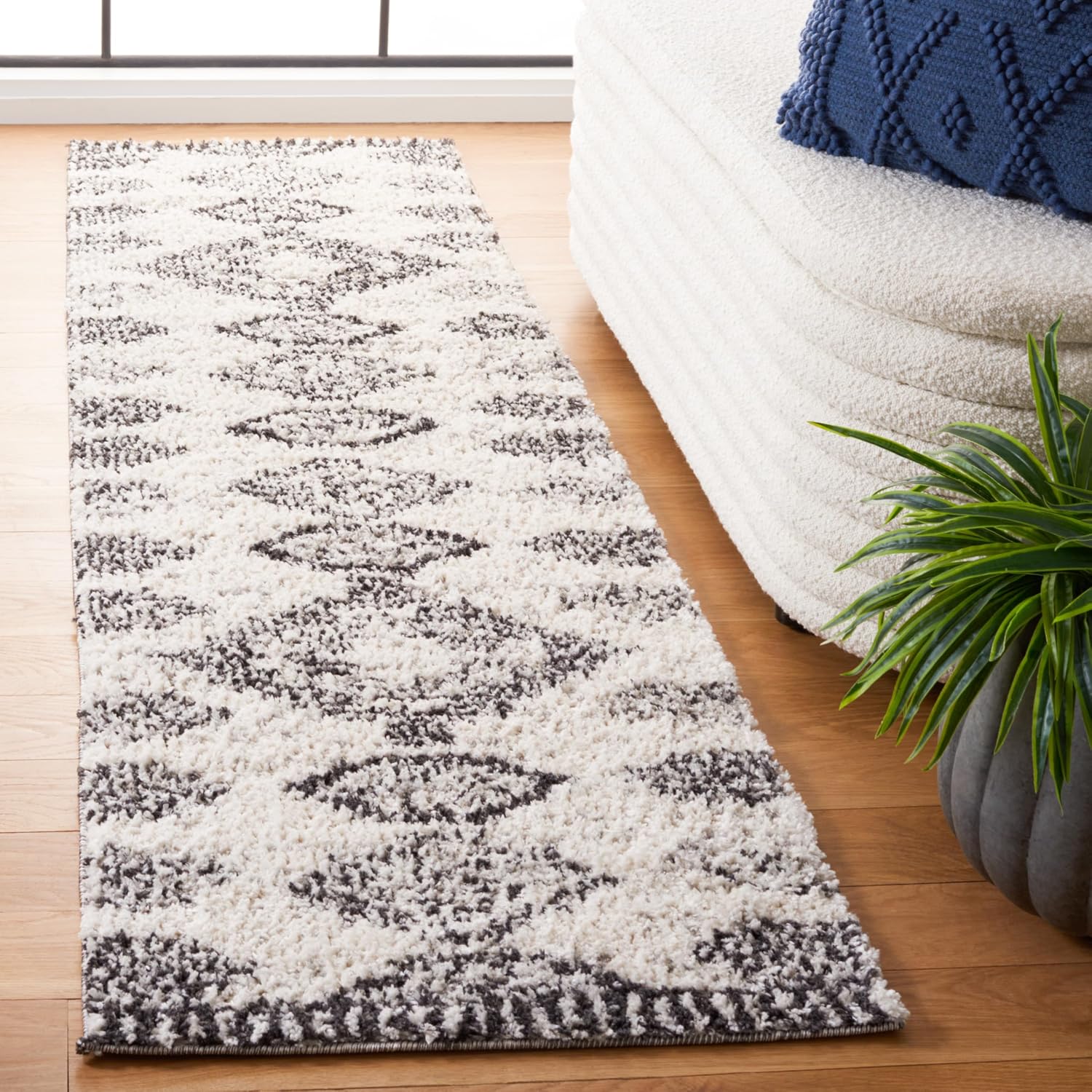 SAFAVIEH Jericho Shag Collection Runner Rug - 2'2" x 8', Ivory & Black, Moroccan Boho Design, Non-Shedding & Easy Care, 1.2-inch Thick Ideal for High Traffic Areas in Living Room, Bedroom (JER108A)
