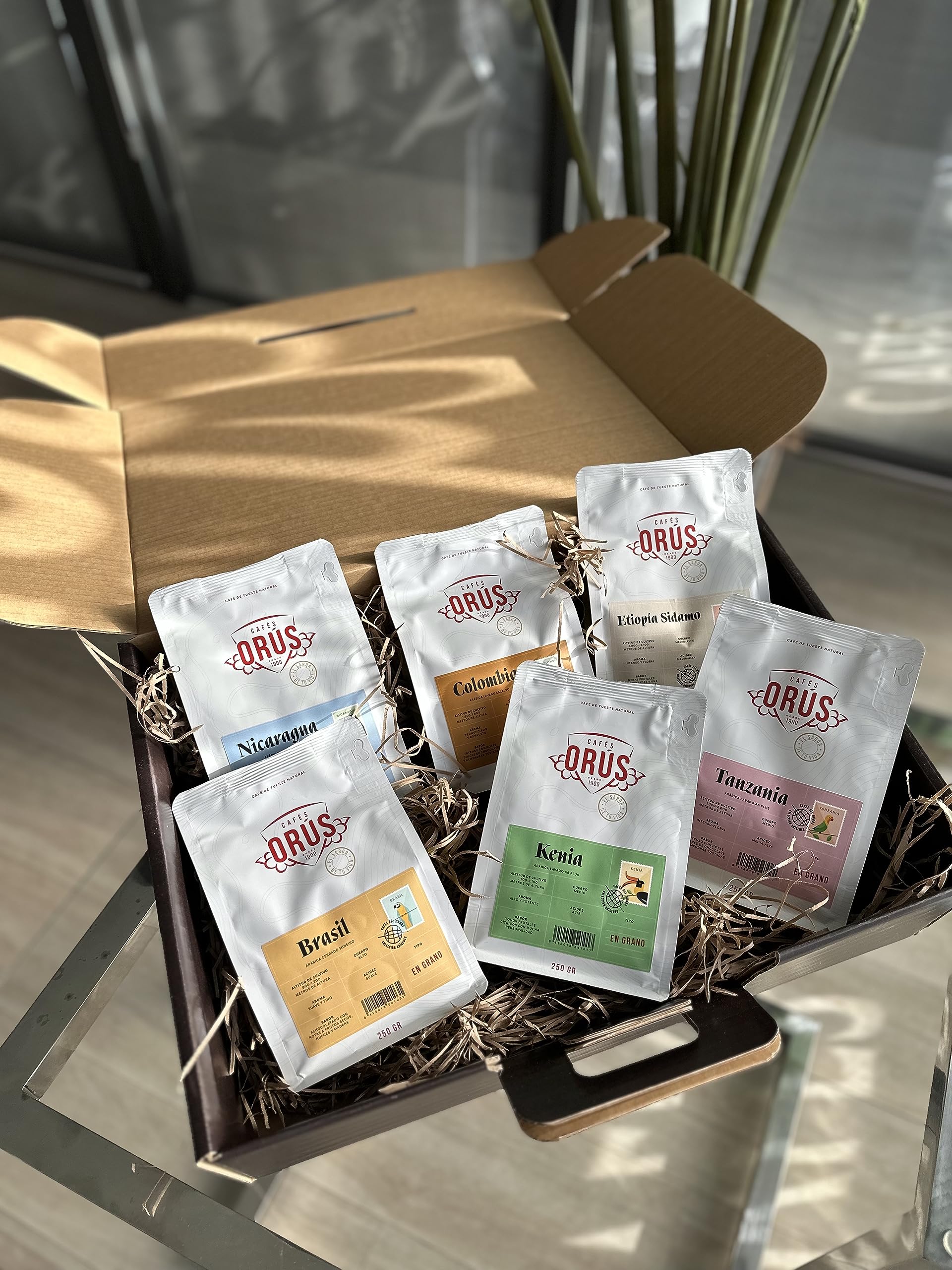 Maletín de café MOLIDO "Colección Orígenes" - (Surtido de 6 variedades de 250 gramos cada uno) - Café de Especialidad 100% Arábica y de Tueste natural |